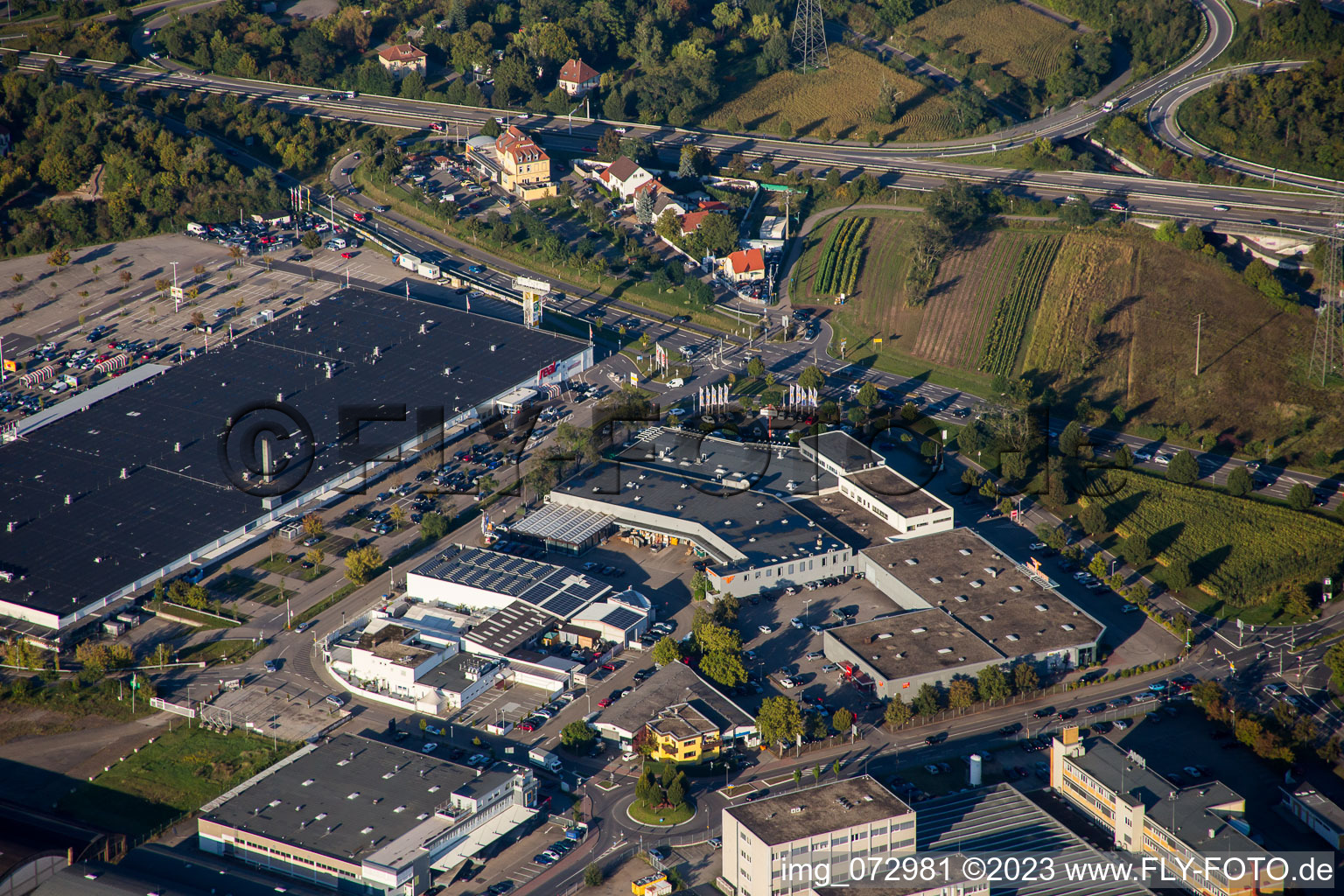 Zone commerciale Schütte-Lanz-Park à Brühl dans le département Bade-Wurtemberg, Allemagne vu d'un drone