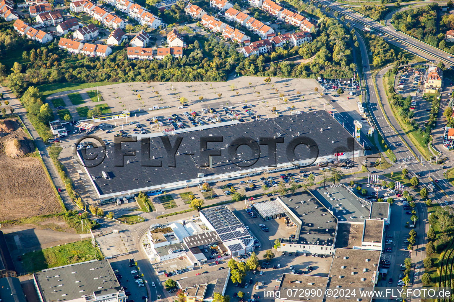 Vue oblique de Zone commerciale et implantation d'entreprises à Schütte-Lanz-Park dans le district de Rheinau à Brühl dans le département Bade-Wurtemberg, Allemagne