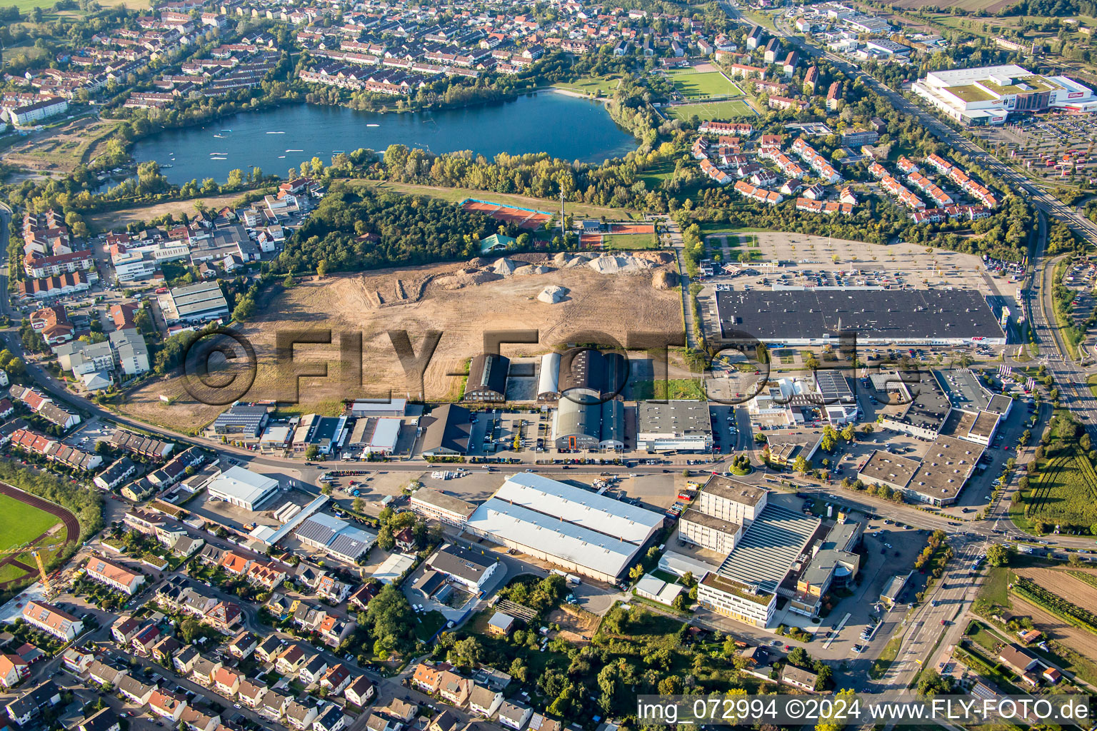 Zone commerciale et implantation d'entreprises à Schütte-Lanz-Park dans le district de Rheinau à Brühl dans le département Bade-Wurtemberg, Allemagne d'en haut