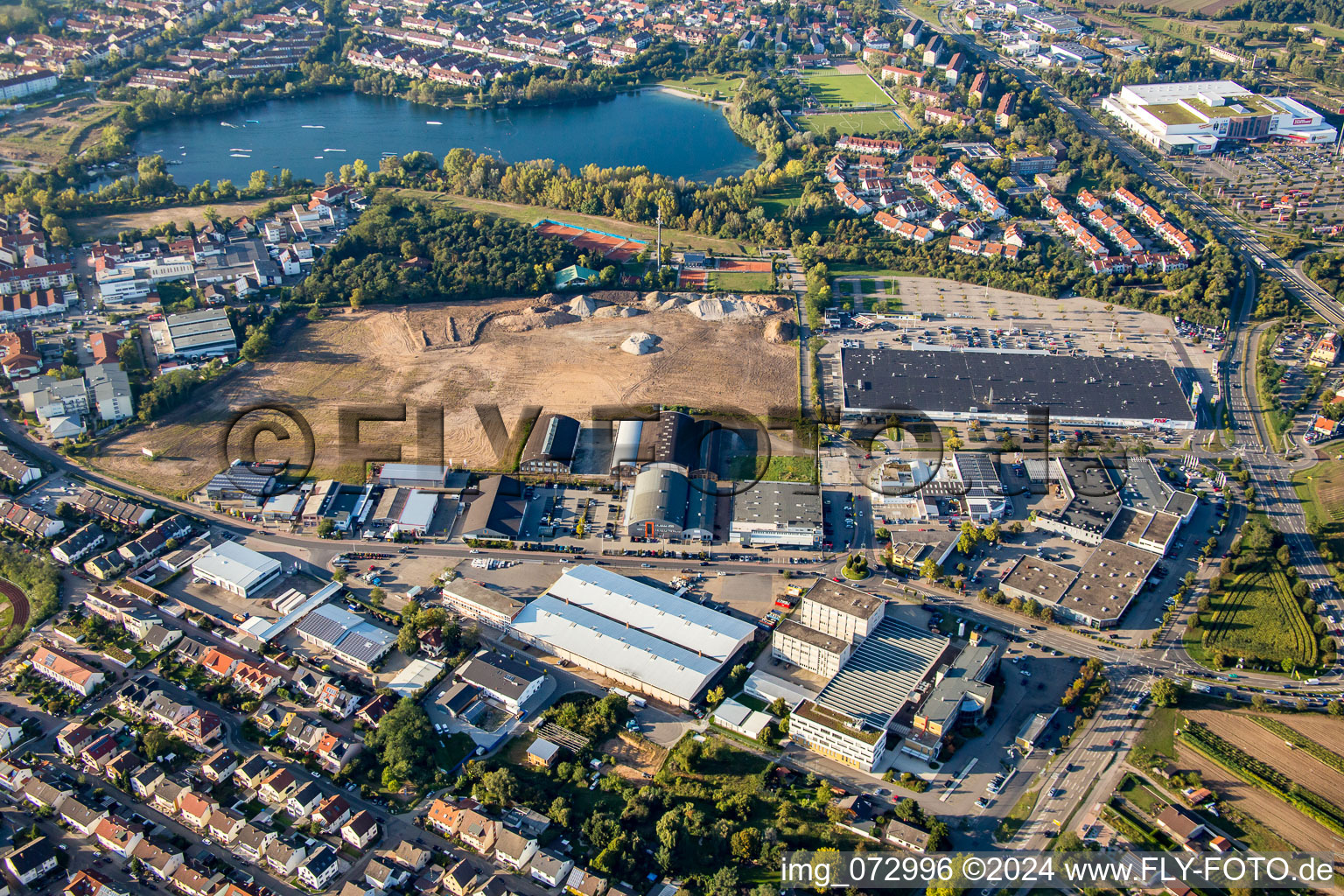 Vue aérienne de Brühl, zone commerciale Schütte-Lanz-Park à Schwetzingen dans le département Bade-Wurtemberg, Allemagne