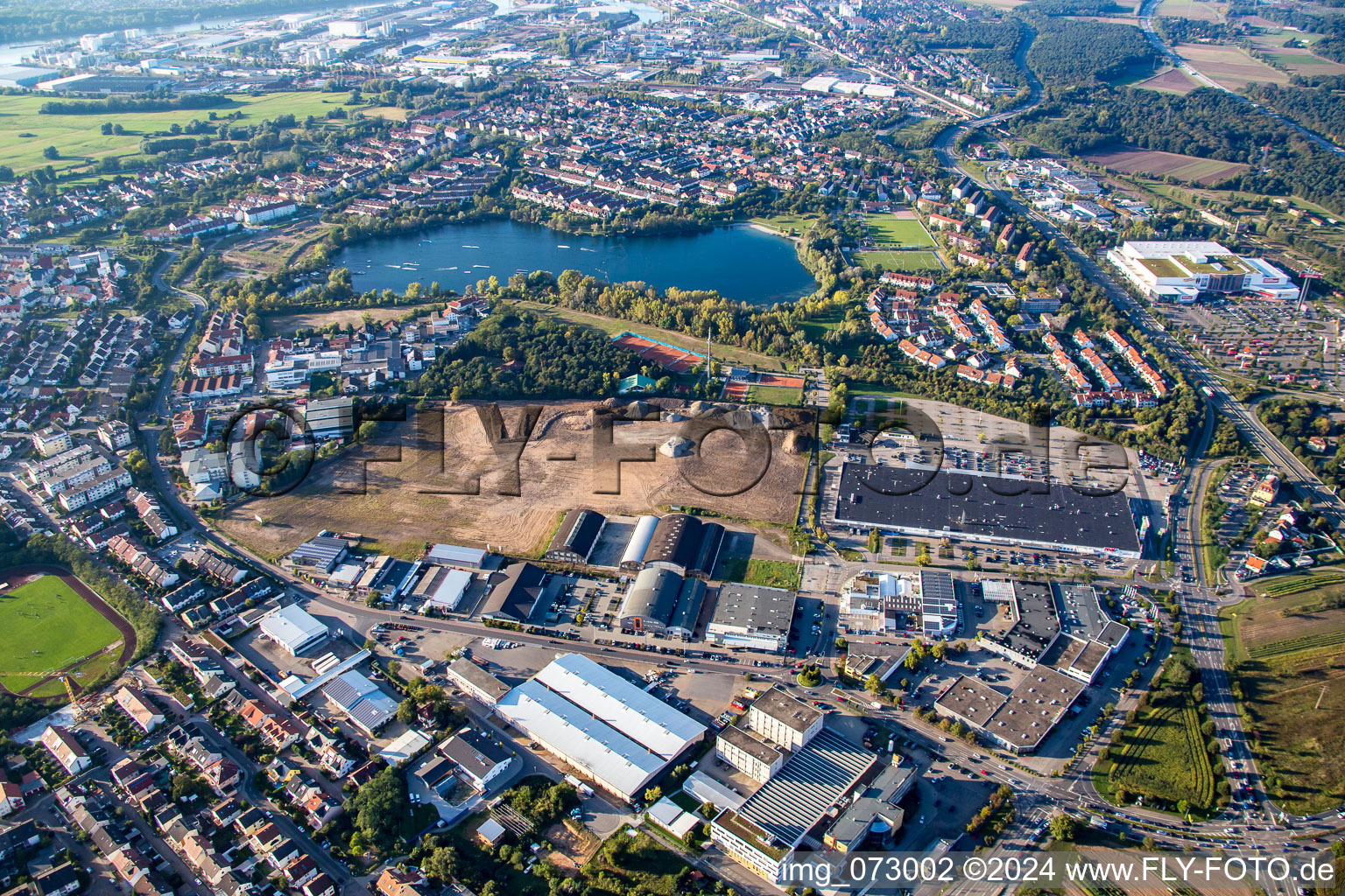 Vue d'oiseau de Zone commerciale Schütte-Lanz-Park à Brühl dans le département Bade-Wurtemberg, Allemagne