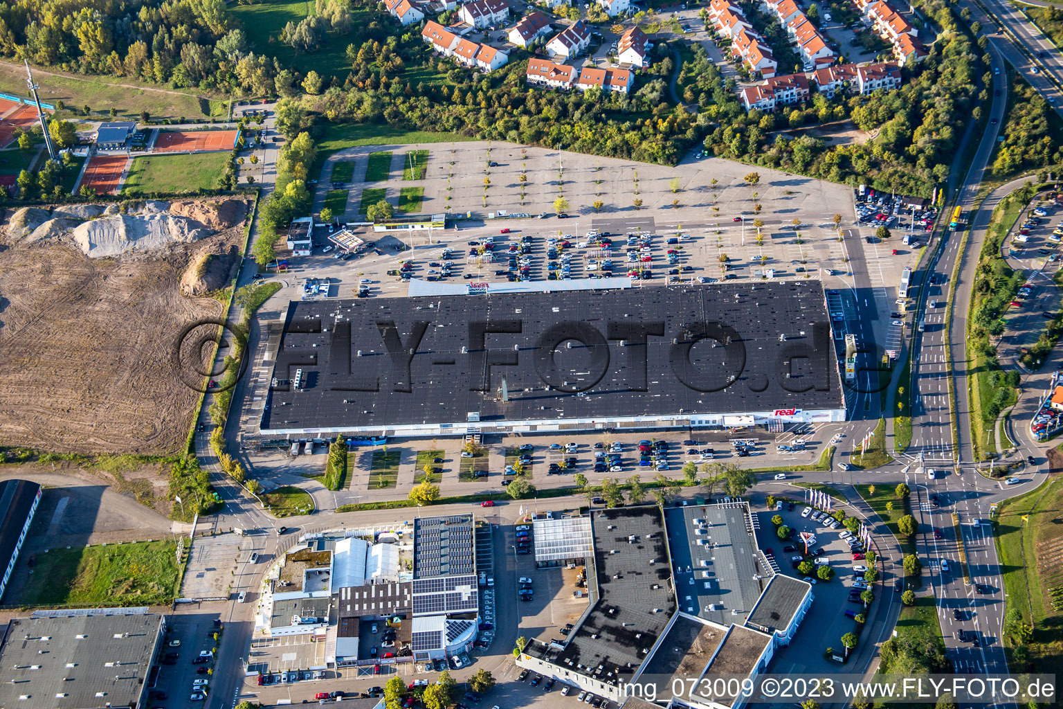 Enregistrement par drone de Zone commerciale Schütte-Lanz-Park à Brühl dans le département Bade-Wurtemberg, Allemagne