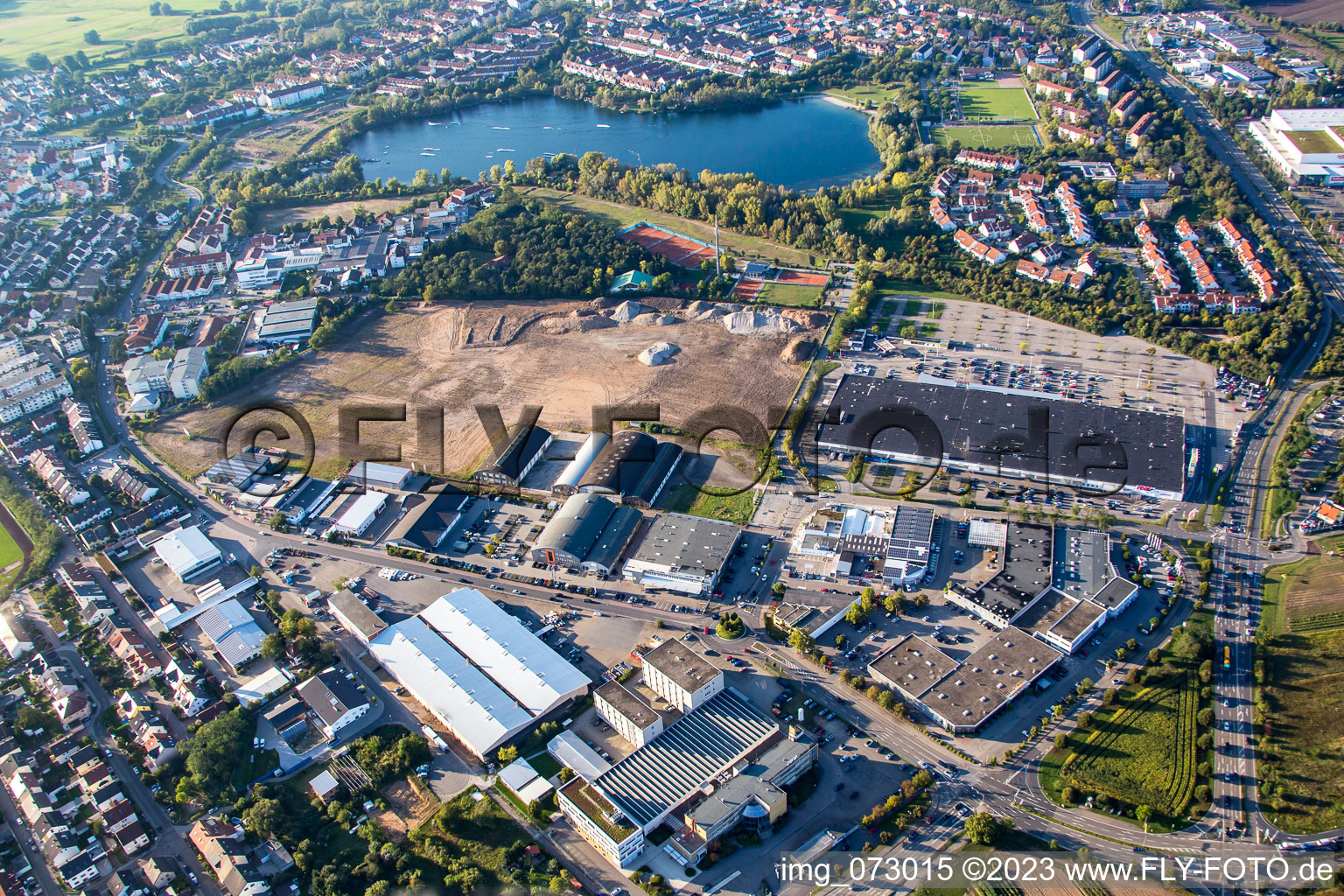 Zone commerciale Schütte-Lanz-Park à Brühl dans le département Bade-Wurtemberg, Allemagne vu d'un drone