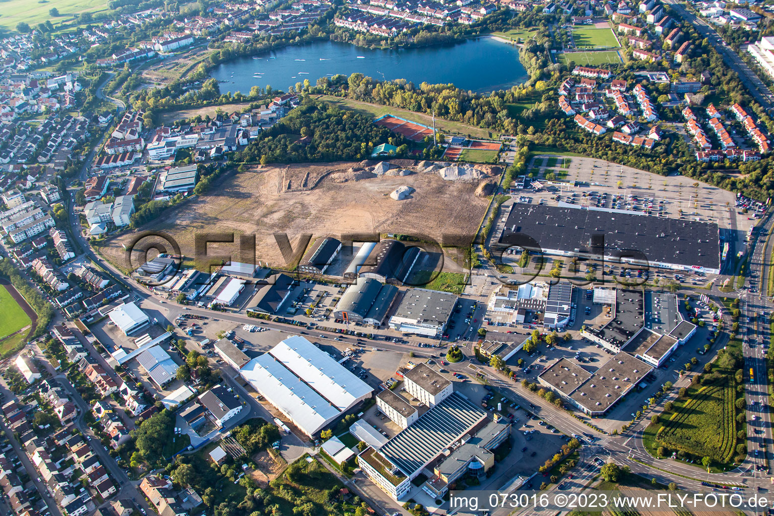 Vue aérienne de Zone commerciale Schütte-Lanz-Park à Brühl dans le département Bade-Wurtemberg, Allemagne