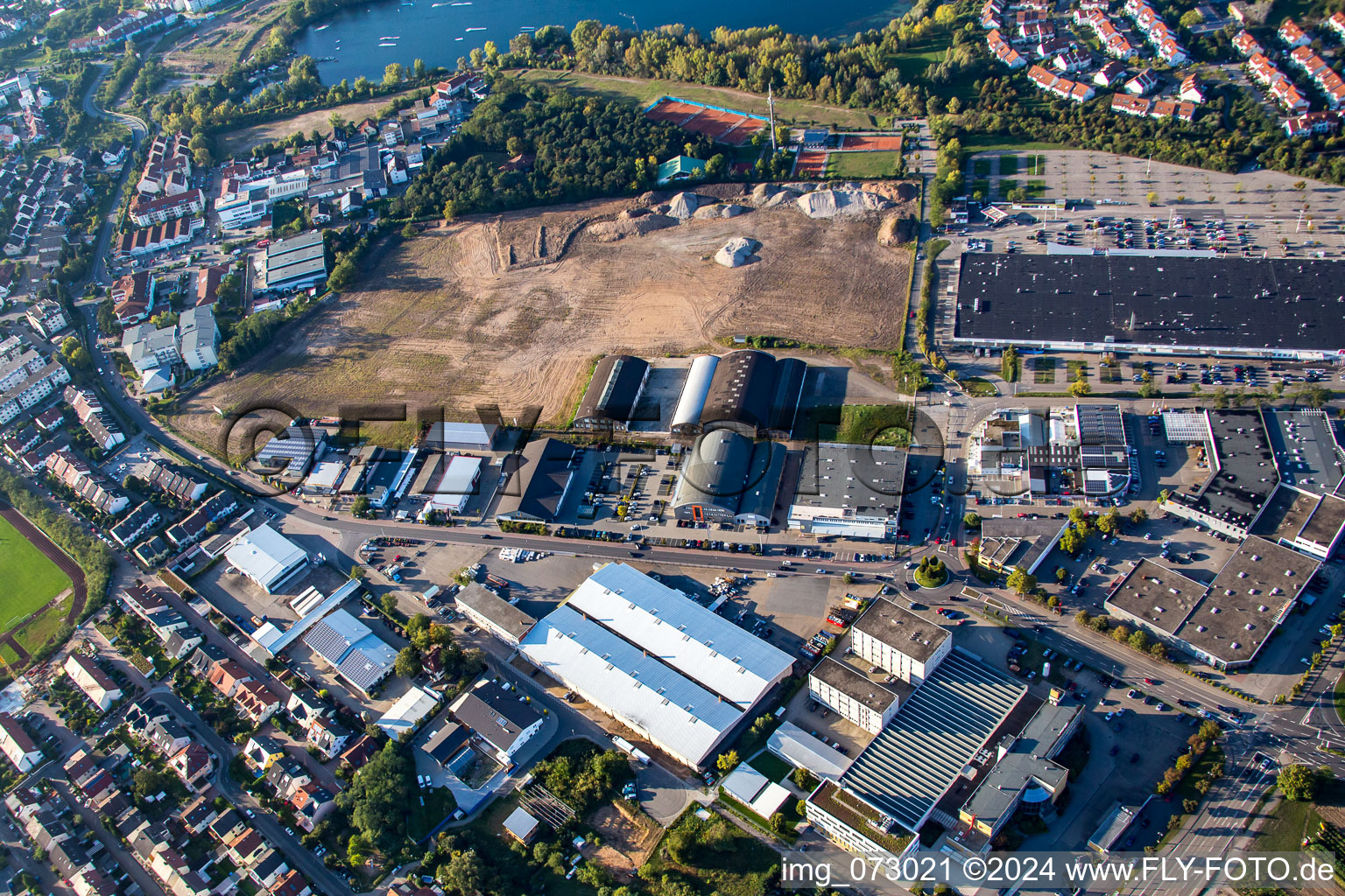 Vue oblique de Brühl, zone commerciale Schütte-Lanz-Park à Schwetzingen dans le département Bade-Wurtemberg, Allemagne