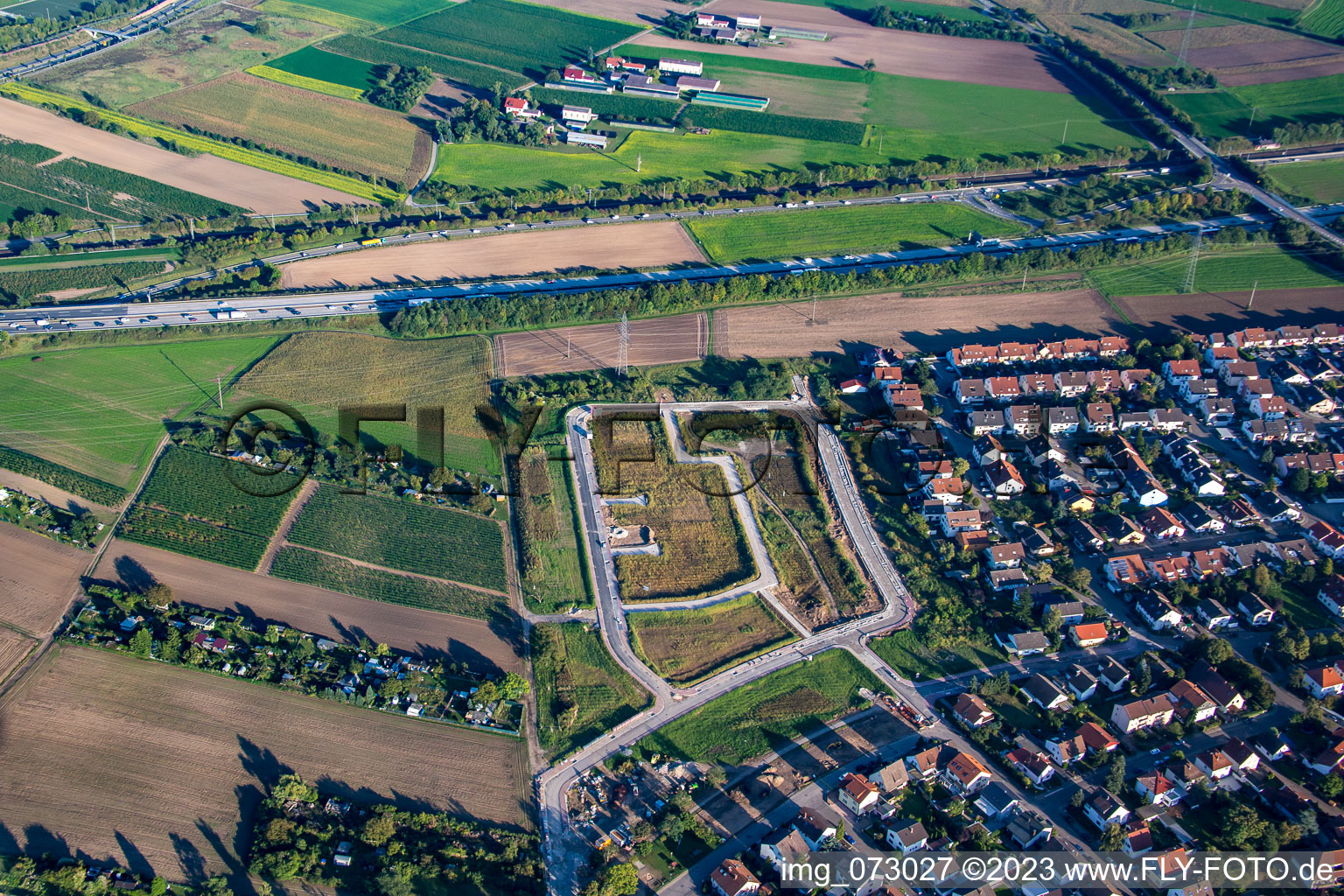 Vue aérienne de Nouvelle zone de développement Otto-Hahn-Straße à Brühl dans le département Bade-Wurtemberg, Allemagne