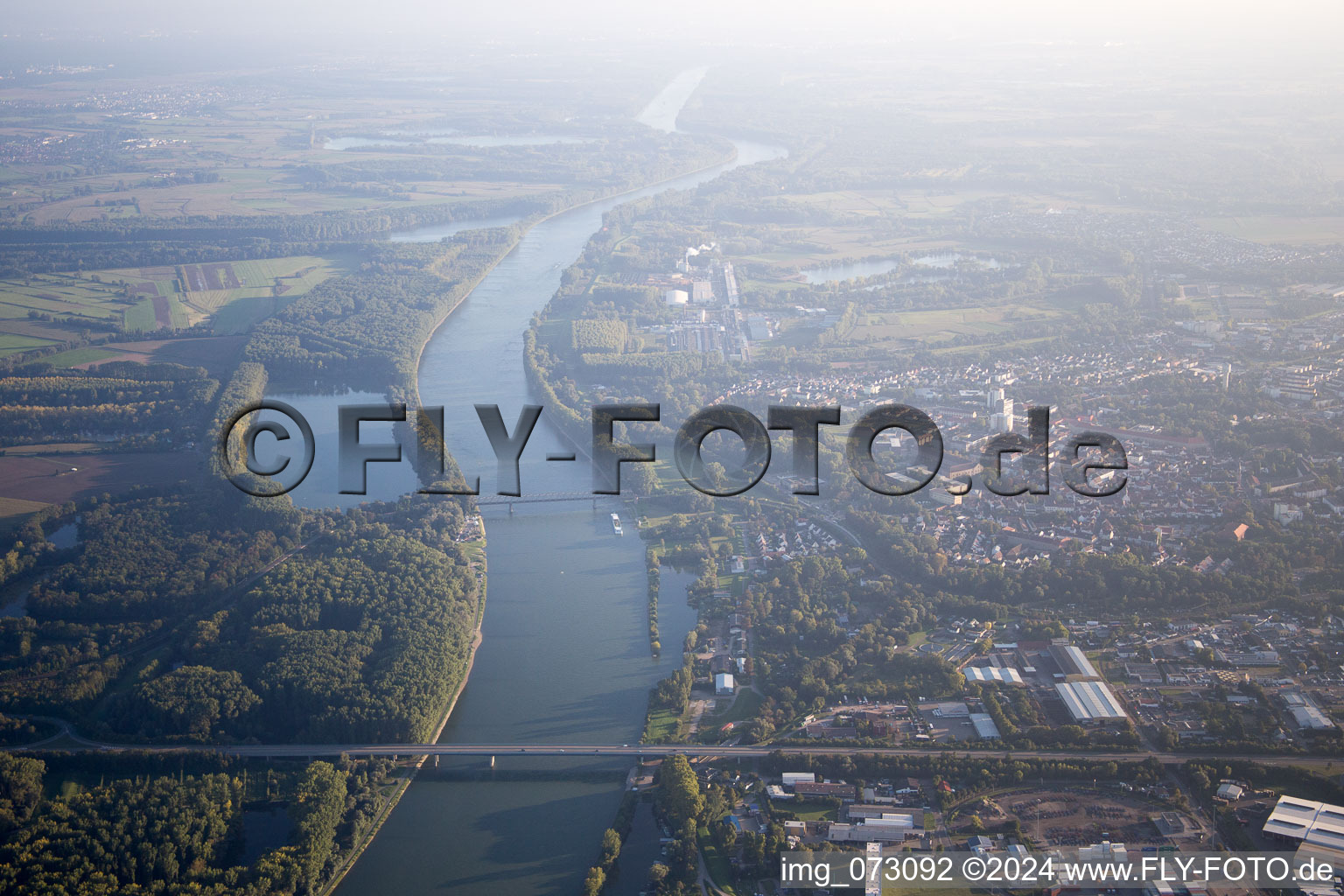 Germersheim dans le département Rhénanie-Palatinat, Allemagne d'un drone