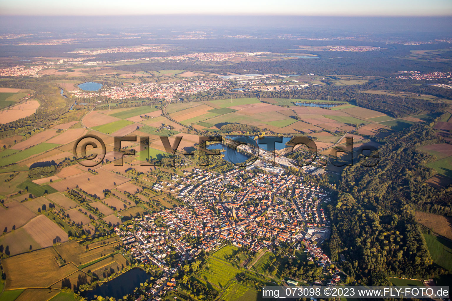 Photographie aérienne de Du nord-ouest à le quartier Rheinsheim in Philippsburg dans le département Bade-Wurtemberg, Allemagne