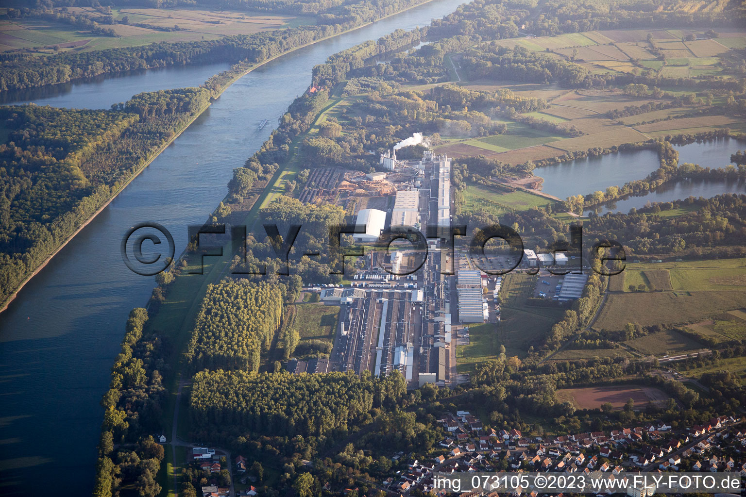 Vue aérienne de Boiseries Nolte à le quartier Sondernheim in Germersheim dans le département Rhénanie-Palatinat, Allemagne