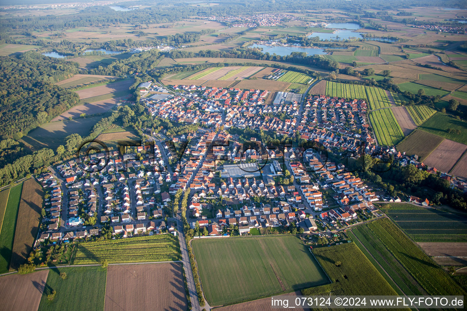 Vue aérienne de Champs agricoles et surfaces utilisables à Kuhardt dans le département Rhénanie-Palatinat, Allemagne