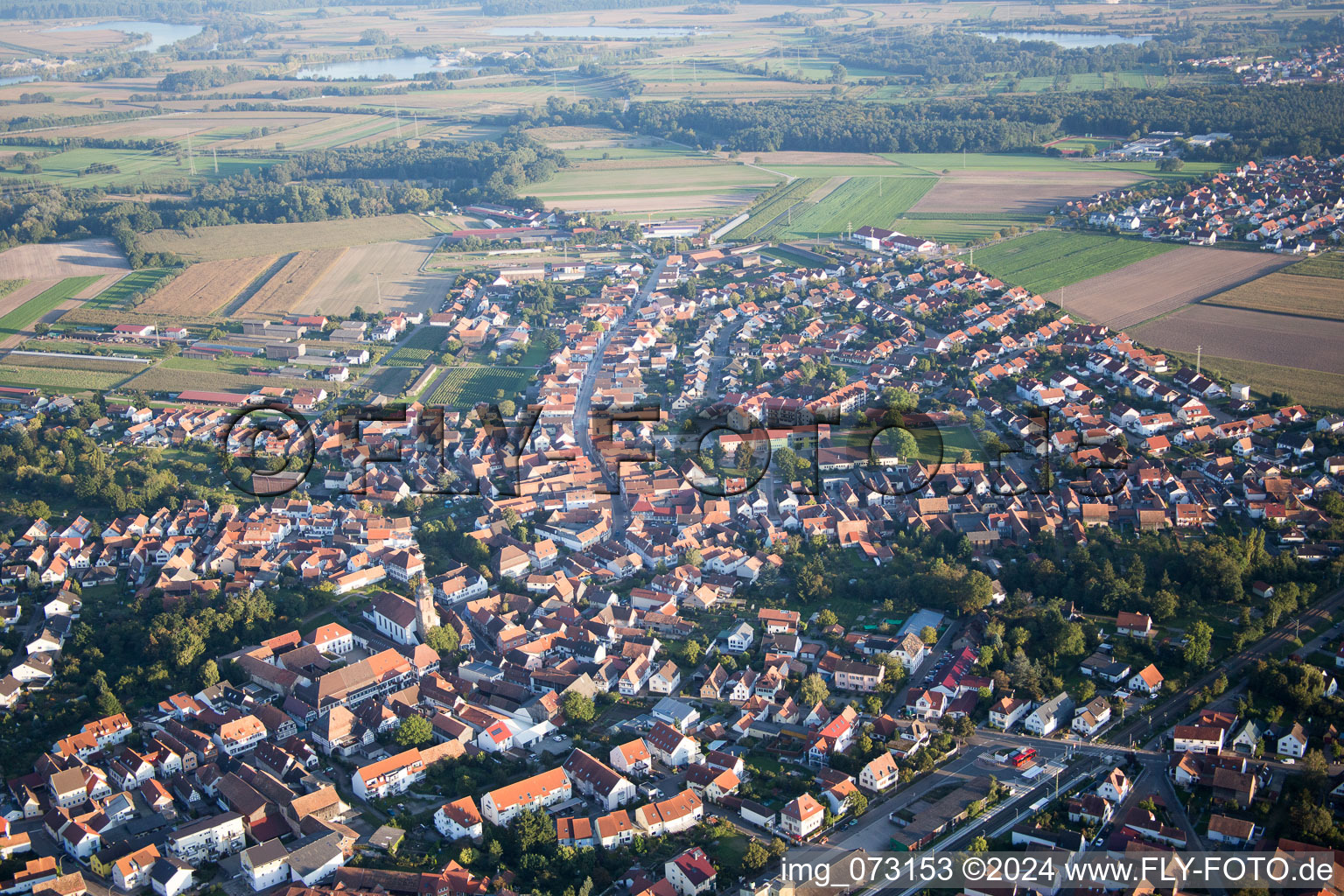 Rheinzabern dans le département Rhénanie-Palatinat, Allemagne hors des airs