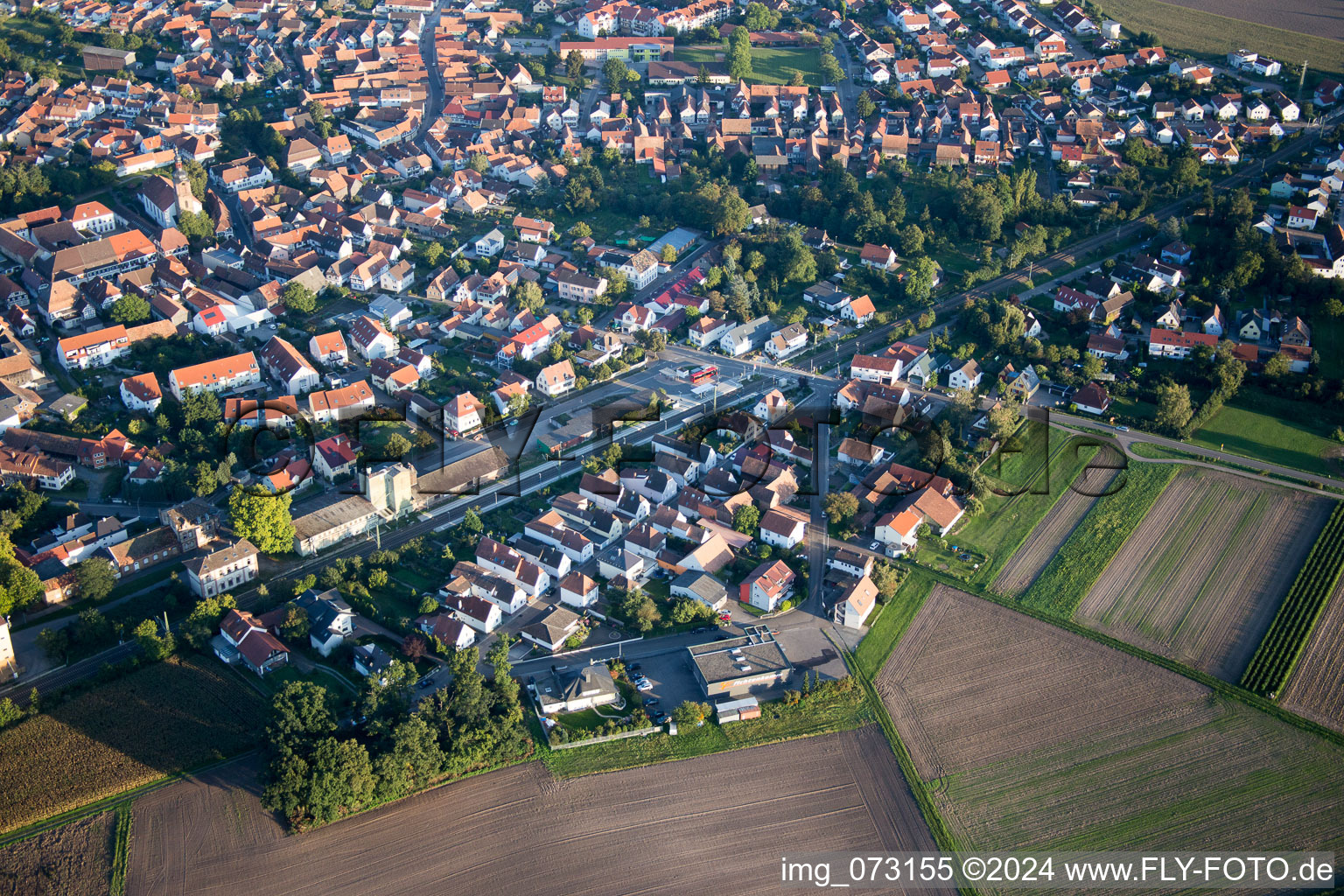 Rheinzabern dans le département Rhénanie-Palatinat, Allemagne depuis l'avion