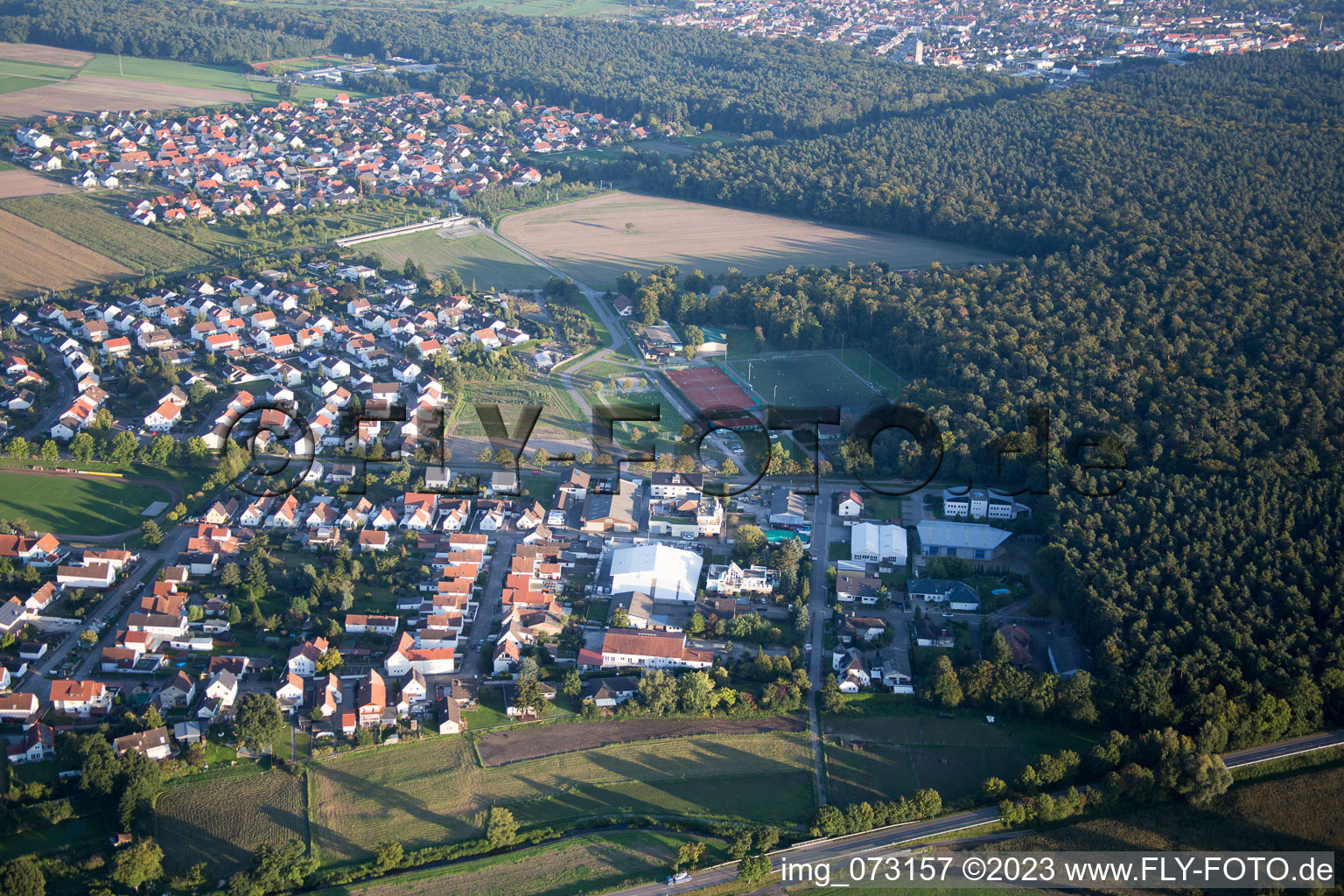 Rheinzabern dans le département Rhénanie-Palatinat, Allemagne vue du ciel