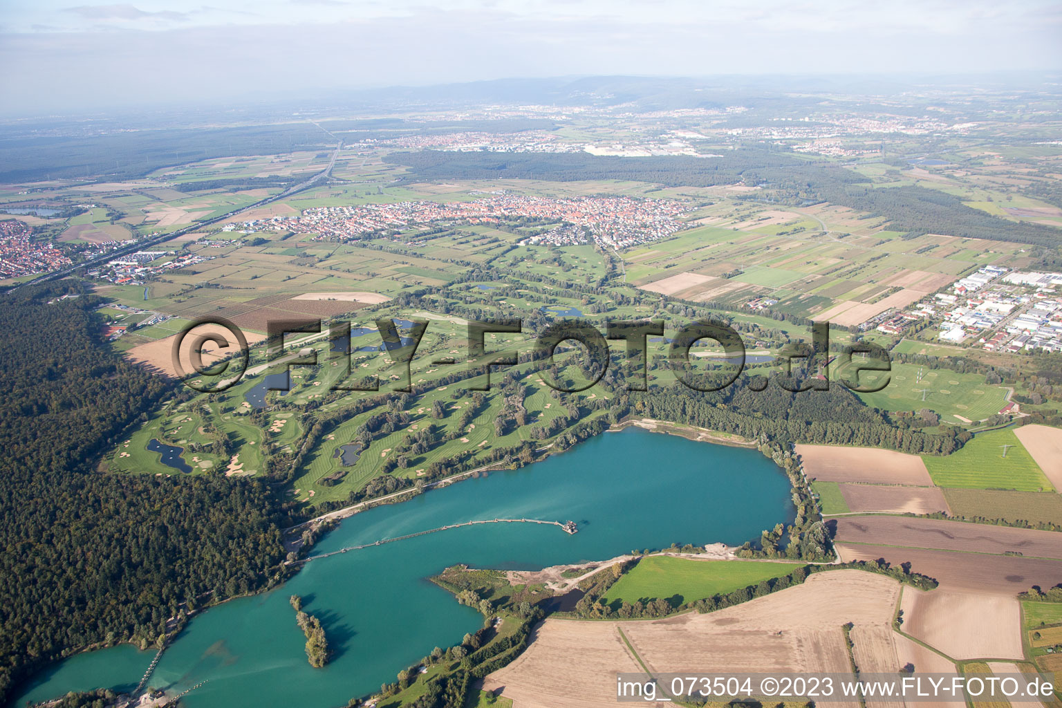 Vue aérienne de Club de golf à Lußhardtsee à le quartier Rot in St. Leon-Rot dans le département Bade-Wurtemberg, Allemagne