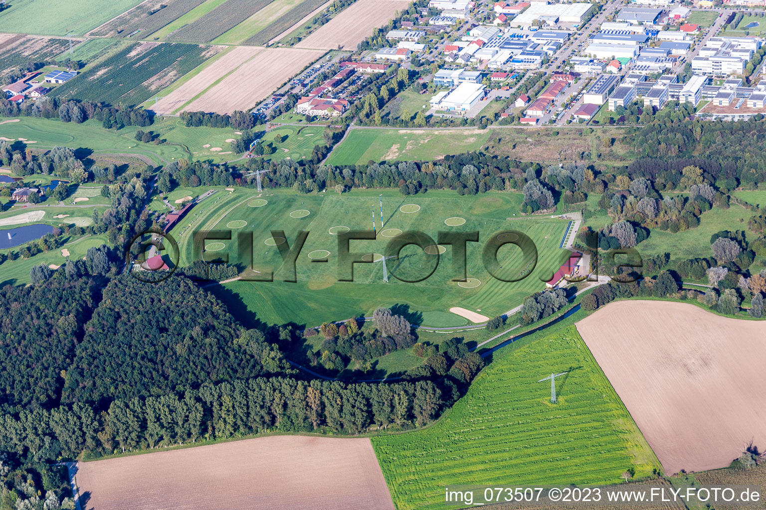 Vue aérienne de Club de Golf St. Leon-Rot à Saint Léon-Rot à le quartier Rot in St. Leon-Rot dans le département Bade-Wurtemberg, Allemagne
