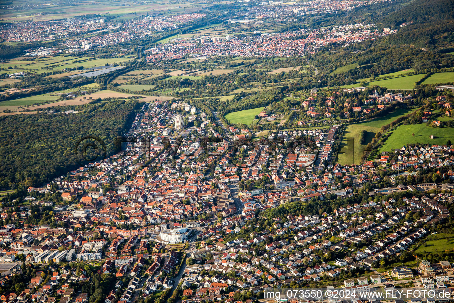 Vue aérienne de Du sud-est à Wiesloch dans le département Bade-Wurtemberg, Allemagne