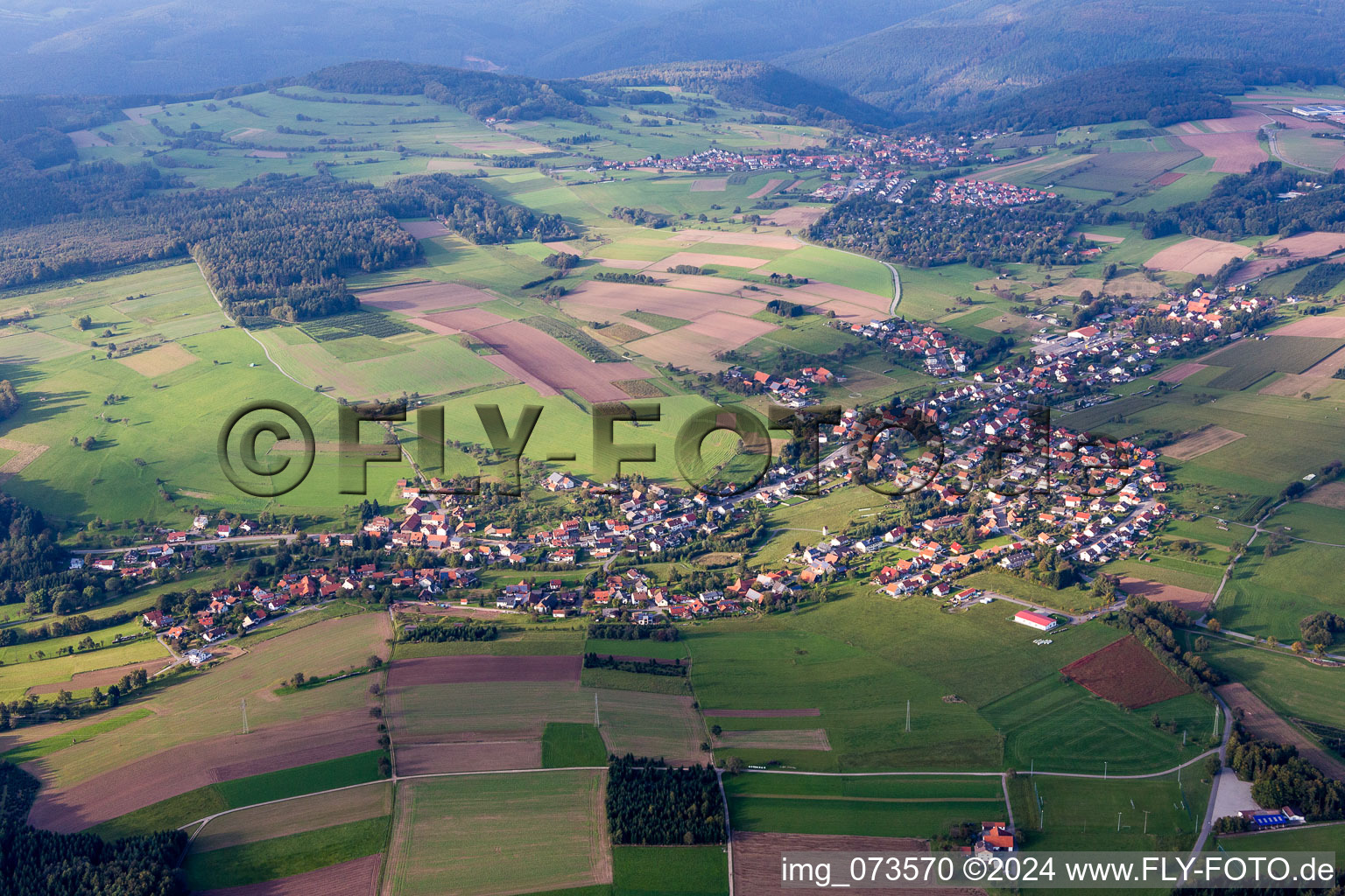 Vue aérienne de Vue sur le village à le quartier Oberdielbach in Waldbrunn dans le département Bade-Wurtemberg, Allemagne