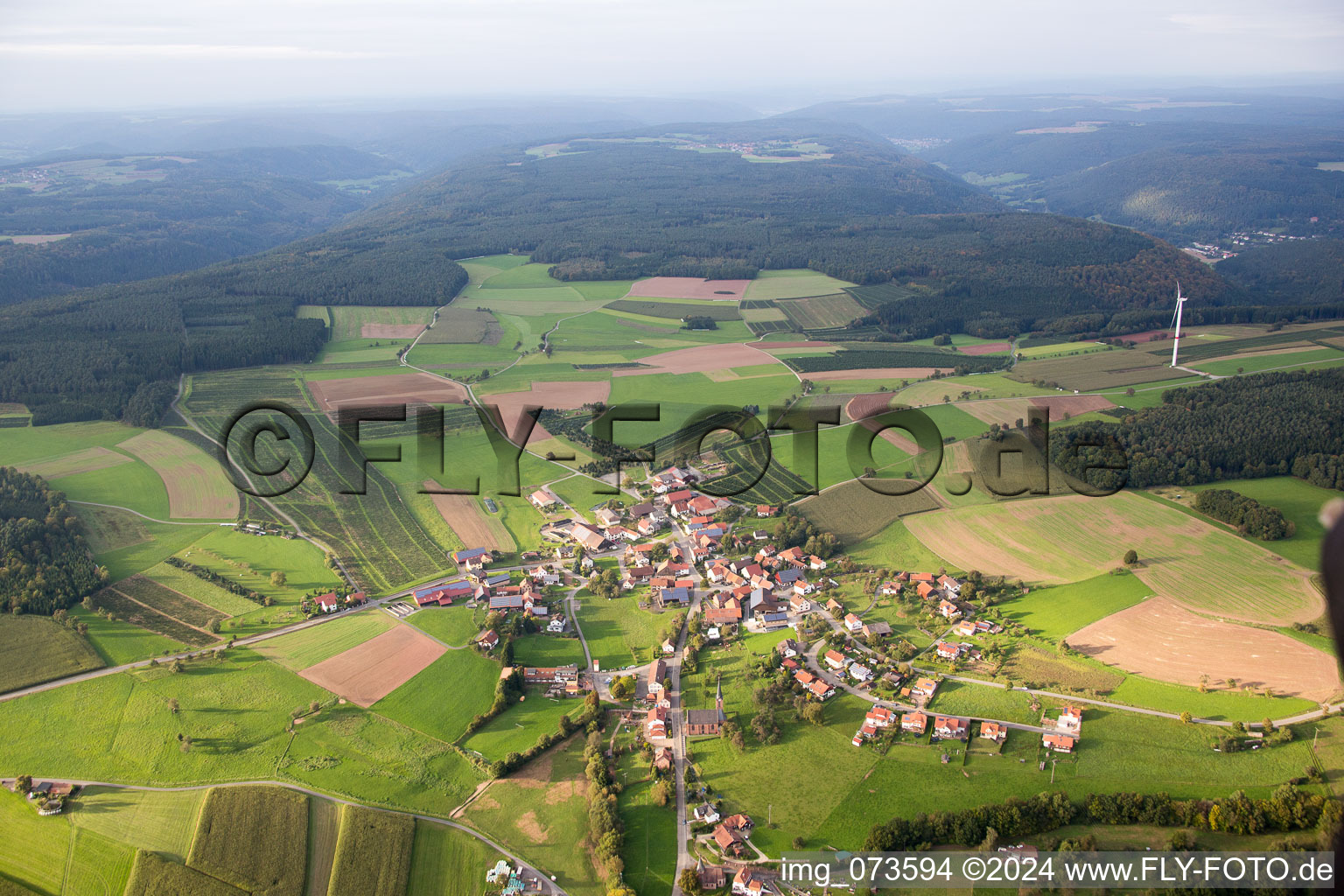 Vue aérienne de Steinbach à Mudau dans le département Bade-Wurtemberg, Allemagne