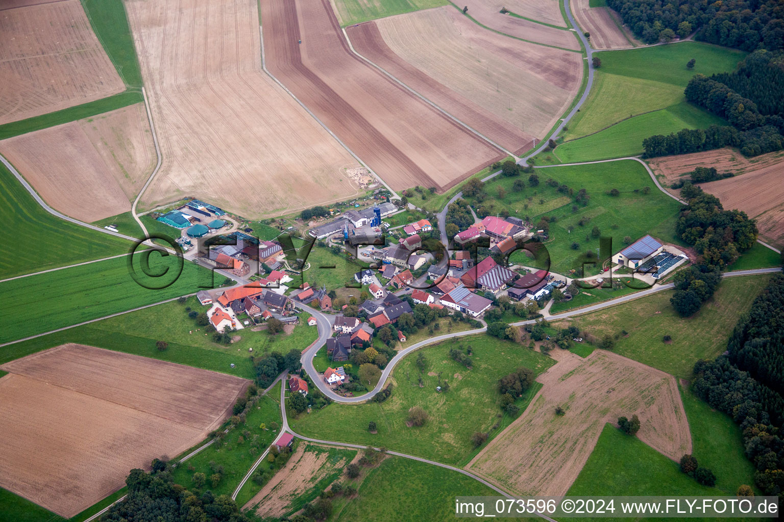 Vue aérienne de Champs agricoles et surfaces utilisables à le quartier Vollmersdorf in Hardheim dans le département Bade-Wurtemberg, Allemagne