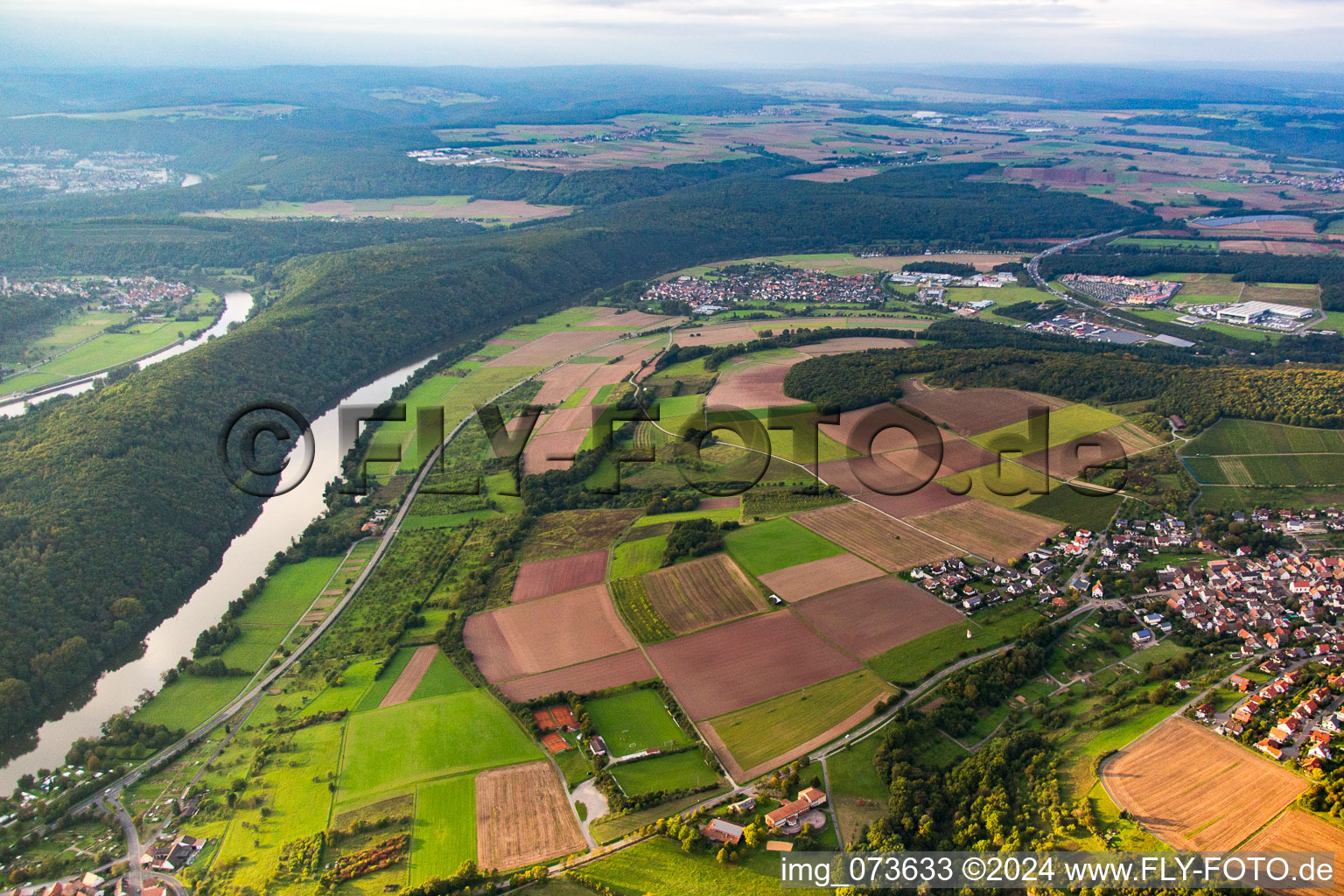 Vue aérienne de Boucle principale près de Lindelbach à le quartier Bettingen in Wertheim dans le département Bade-Wurtemberg, Allemagne