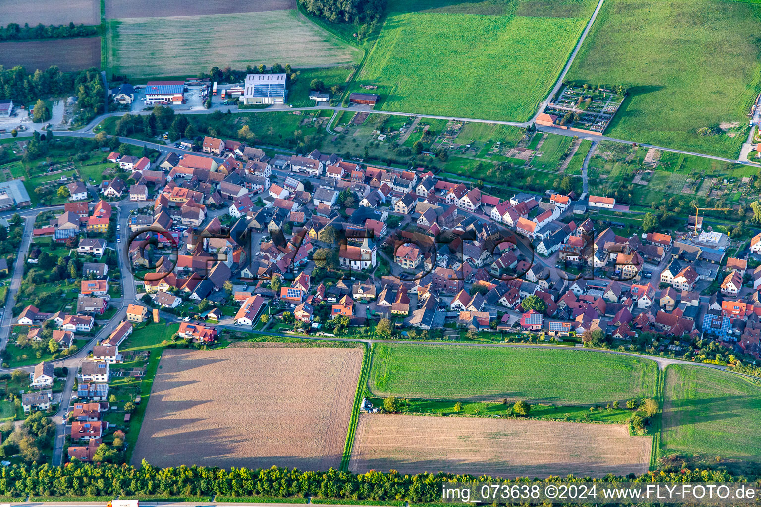 Vue aérienne de Quartier Dertingen in Wertheim dans le département Bade-Wurtemberg, Allemagne