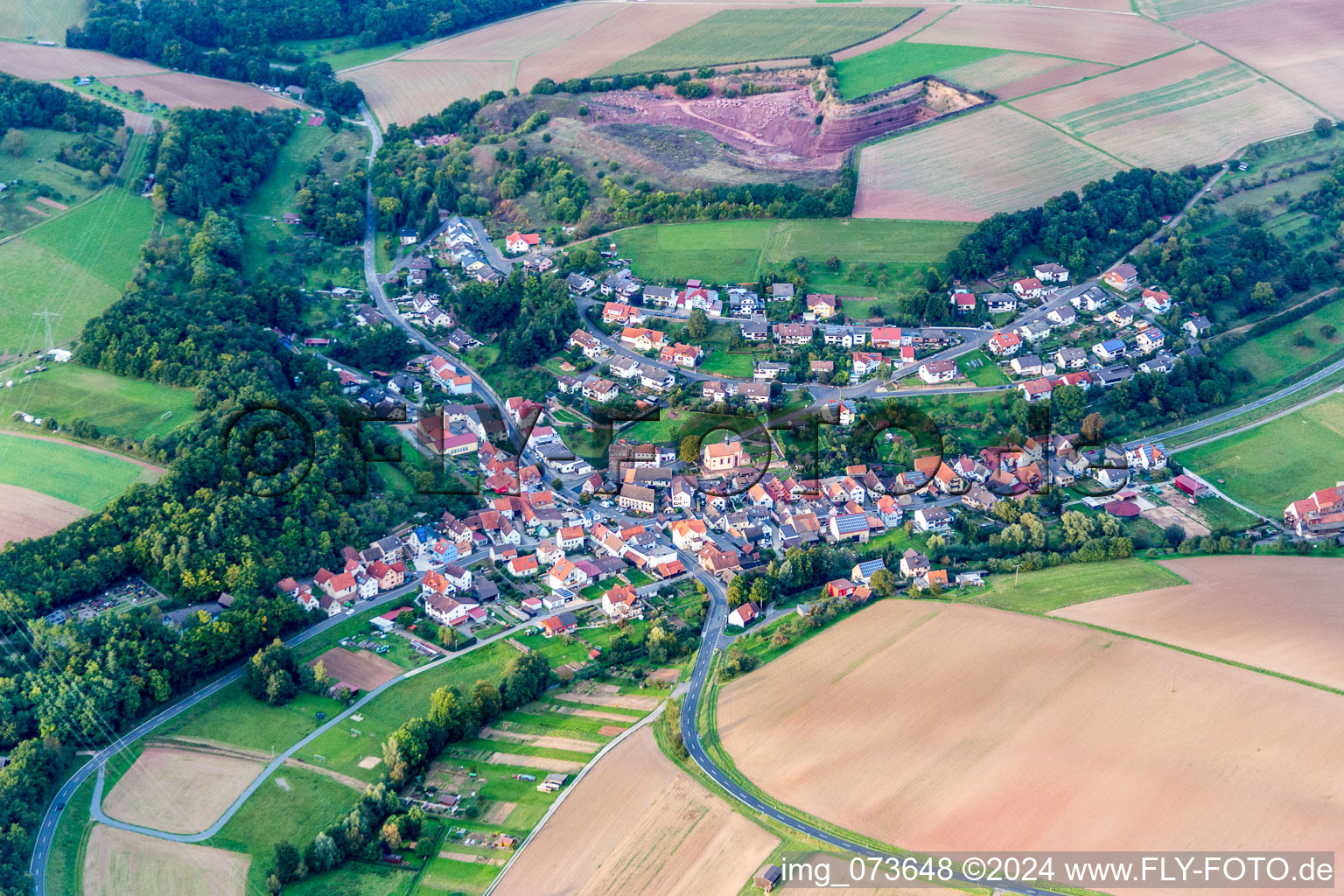 Vue aérienne de Quartier Wüstenzell in Holzkirchen dans le département Bavière, Allemagne