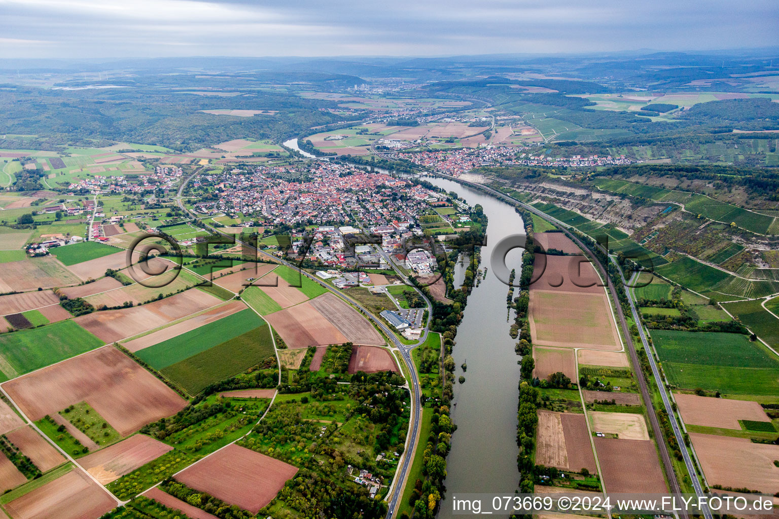 Vue aérienne de Zones riveraines à Zellingen dans le département Bavière, Allemagne