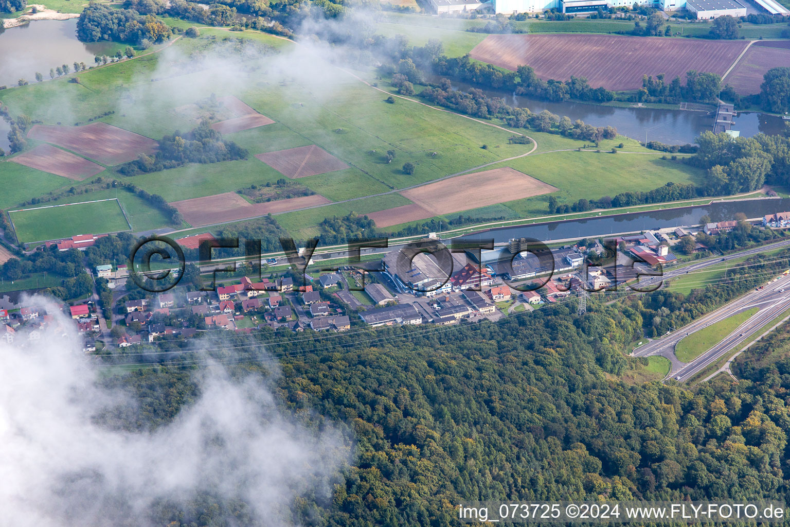 Vue aérienne de Serrure principale à le quartier Limbach in Eltmann dans le département Bavière, Allemagne