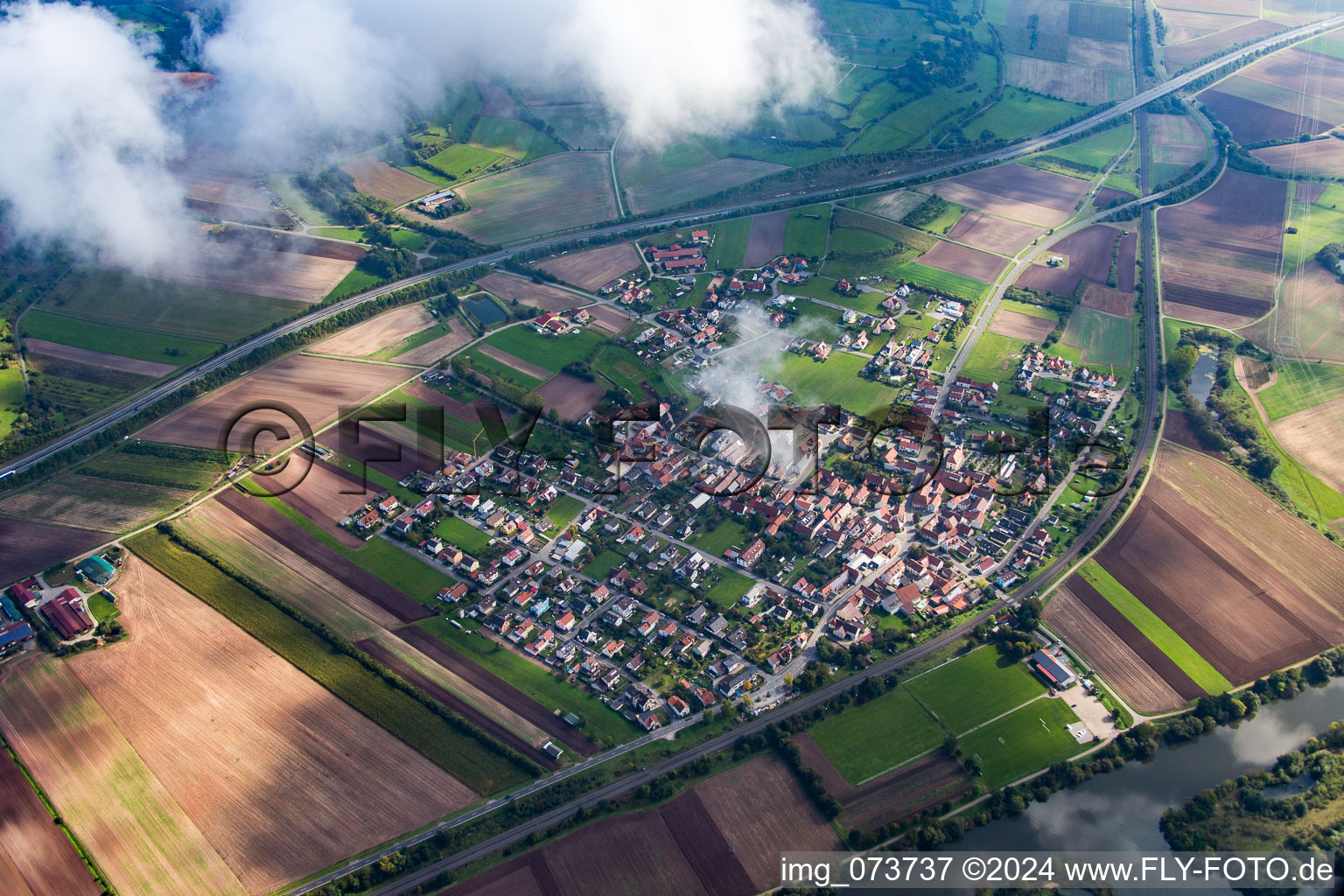 Vue aérienne de Zones riveraines du Main à le quartier Staffelbach in Oberhaid dans le département Bavière, Allemagne