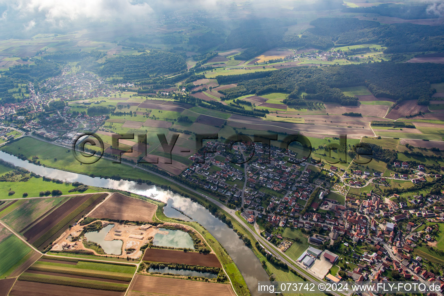 Vue aérienne de Zones riveraines du Main à le quartier Trunstadt in Viereth-Trunstadt dans le département Bavière, Allemagne