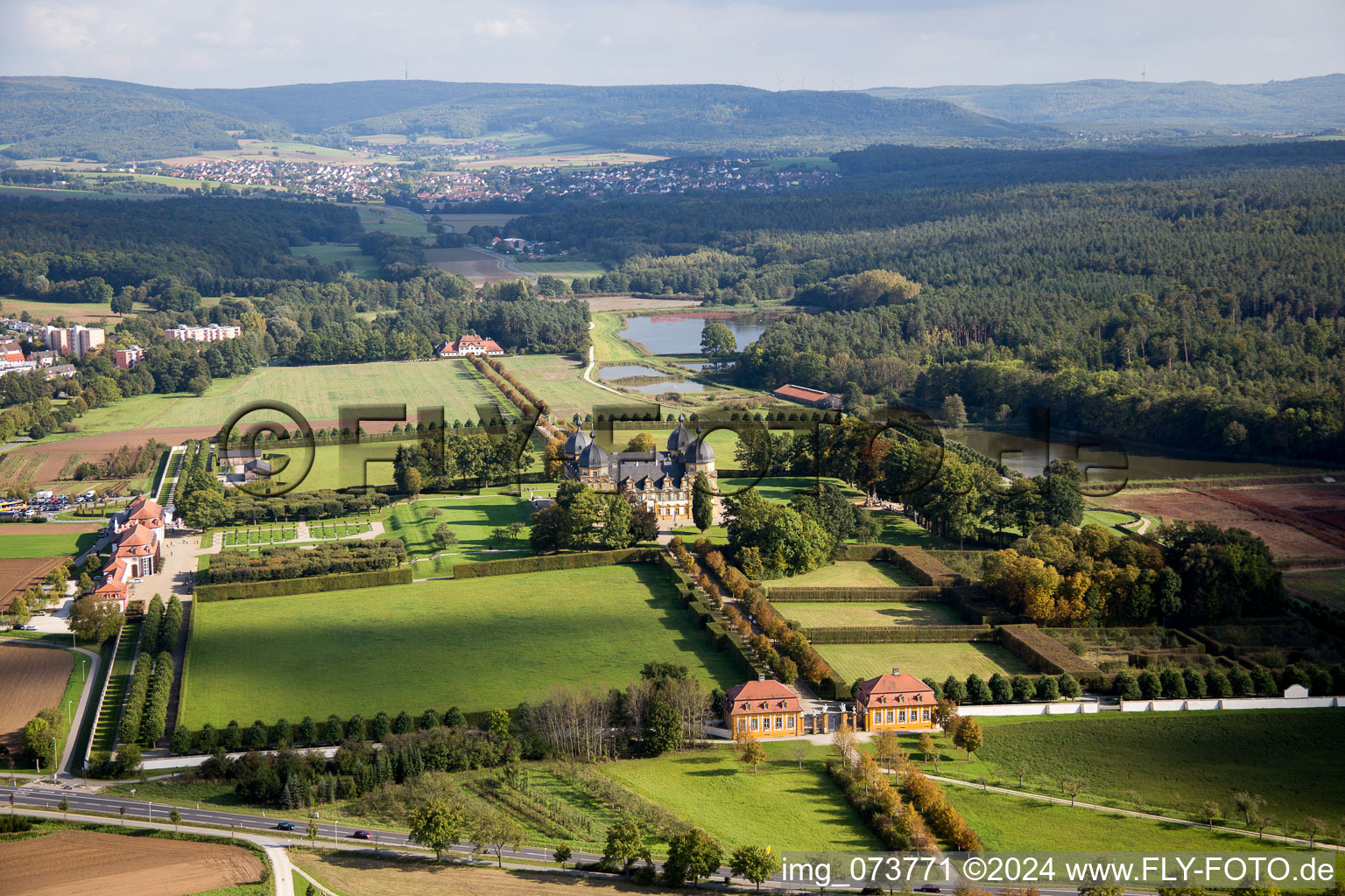 Vue aérienne de Parc du château de Seehof à Memmelsdorf dans le département Bavière, Allemagne