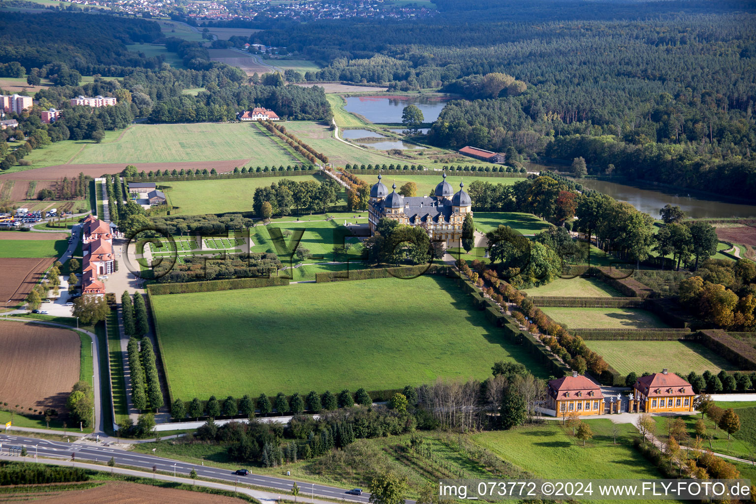 Vue aérienne de Parc du château de Seehof à Memmelsdorf dans le département Bavière, Allemagne