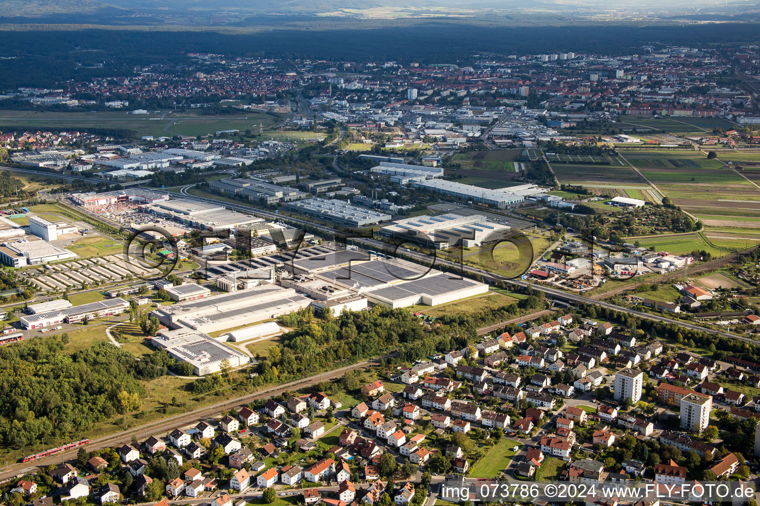 Vue aérienne de Zone industrielle Michelinstr à Hallstadt dans le département Bavière, Allemagne