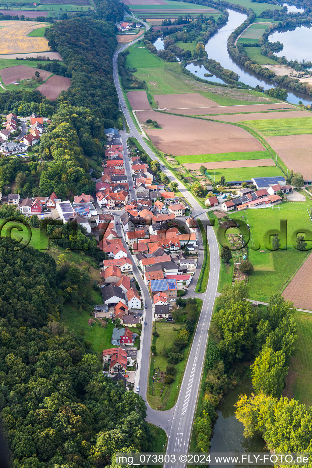 Vue aérienne de Placer sur le Main à le quartier Roßstadt in Eltmann dans le département Bavière, Allemagne