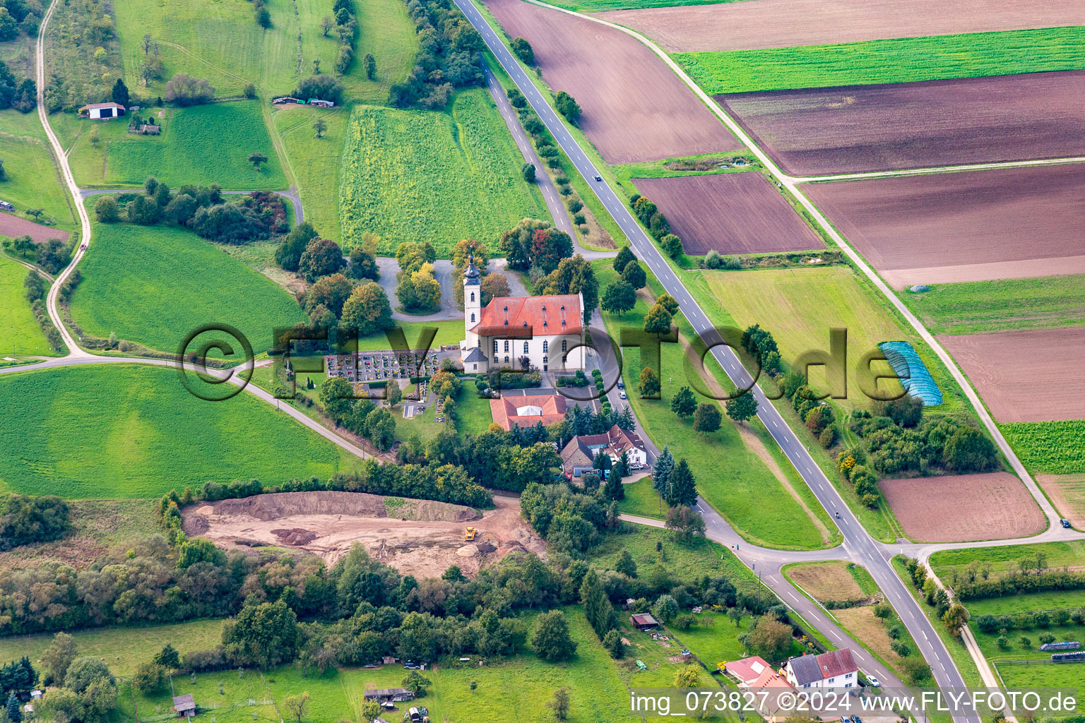 Vue aérienne de Église de pèlerinage de Marie Limbach à le quartier Limbach in Eltmann dans le département Bavière, Allemagne