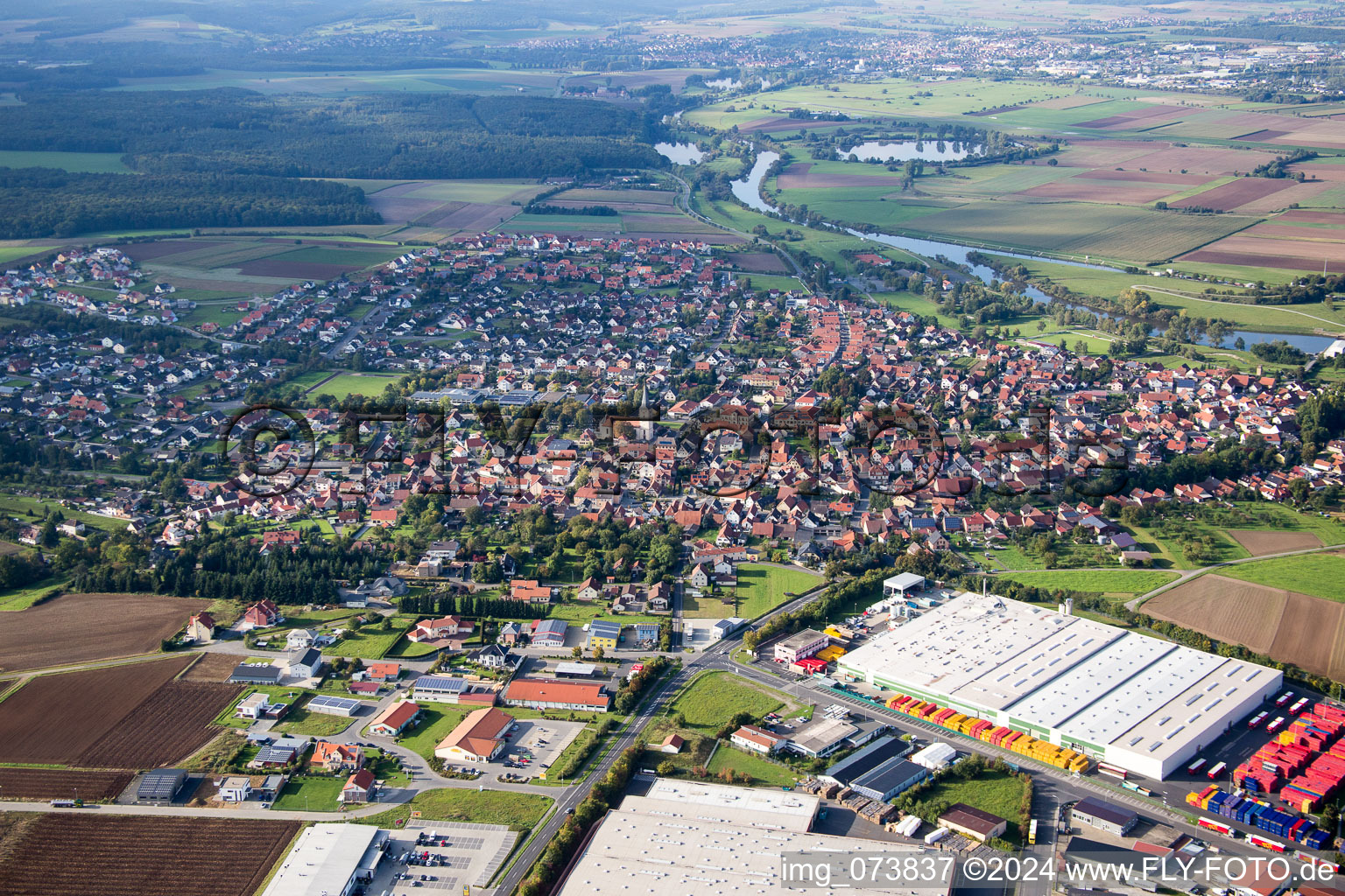 Photographie aérienne de Zone commerciale et établissement d'entreprise, zone commerciale An der Siechkapelle à Knetzgau dans le département Bavière, Allemagne