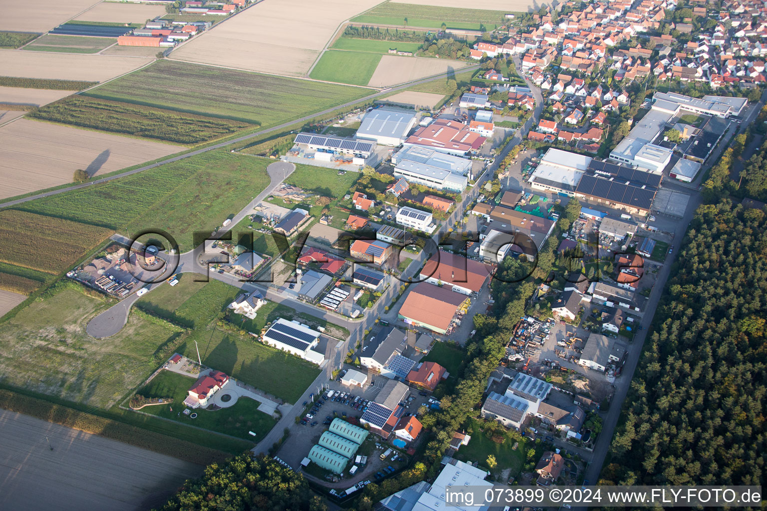 Vue aérienne de Zone industrielle à Gereuth à Hatzenbühl dans le département Rhénanie-Palatinat, Allemagne