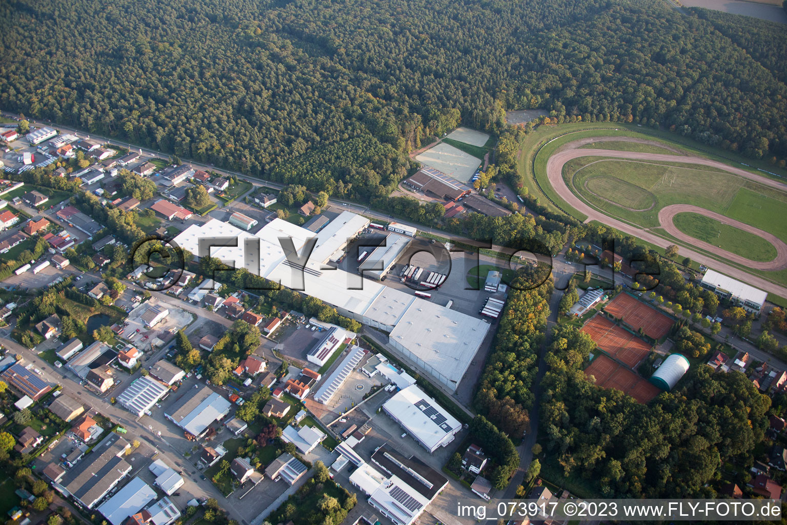 Quartier Herxheim in Herxheim bei Landau dans le département Rhénanie-Palatinat, Allemagne du point de vue du drone