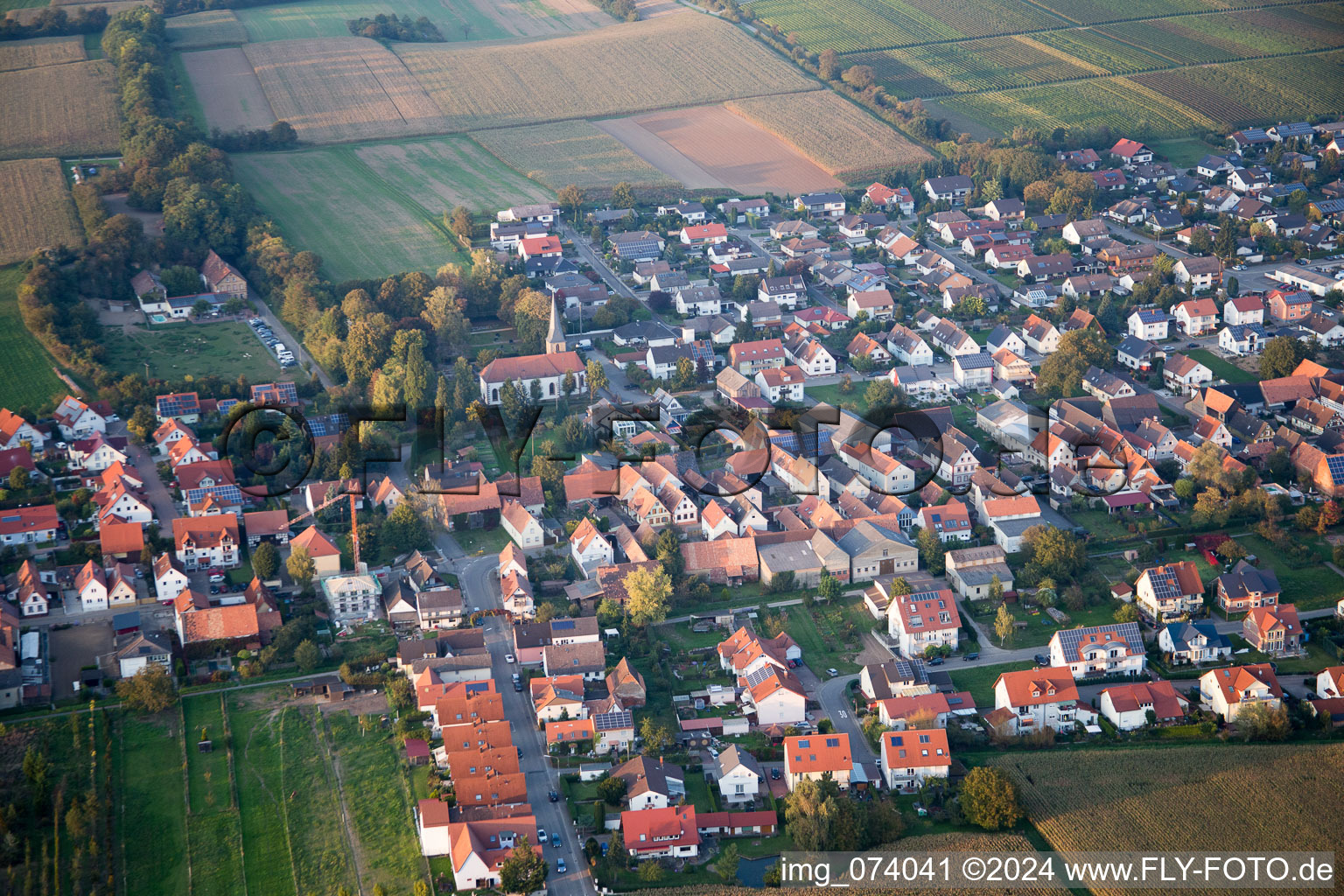 Freckenfeld dans le département Rhénanie-Palatinat, Allemagne d'un drone