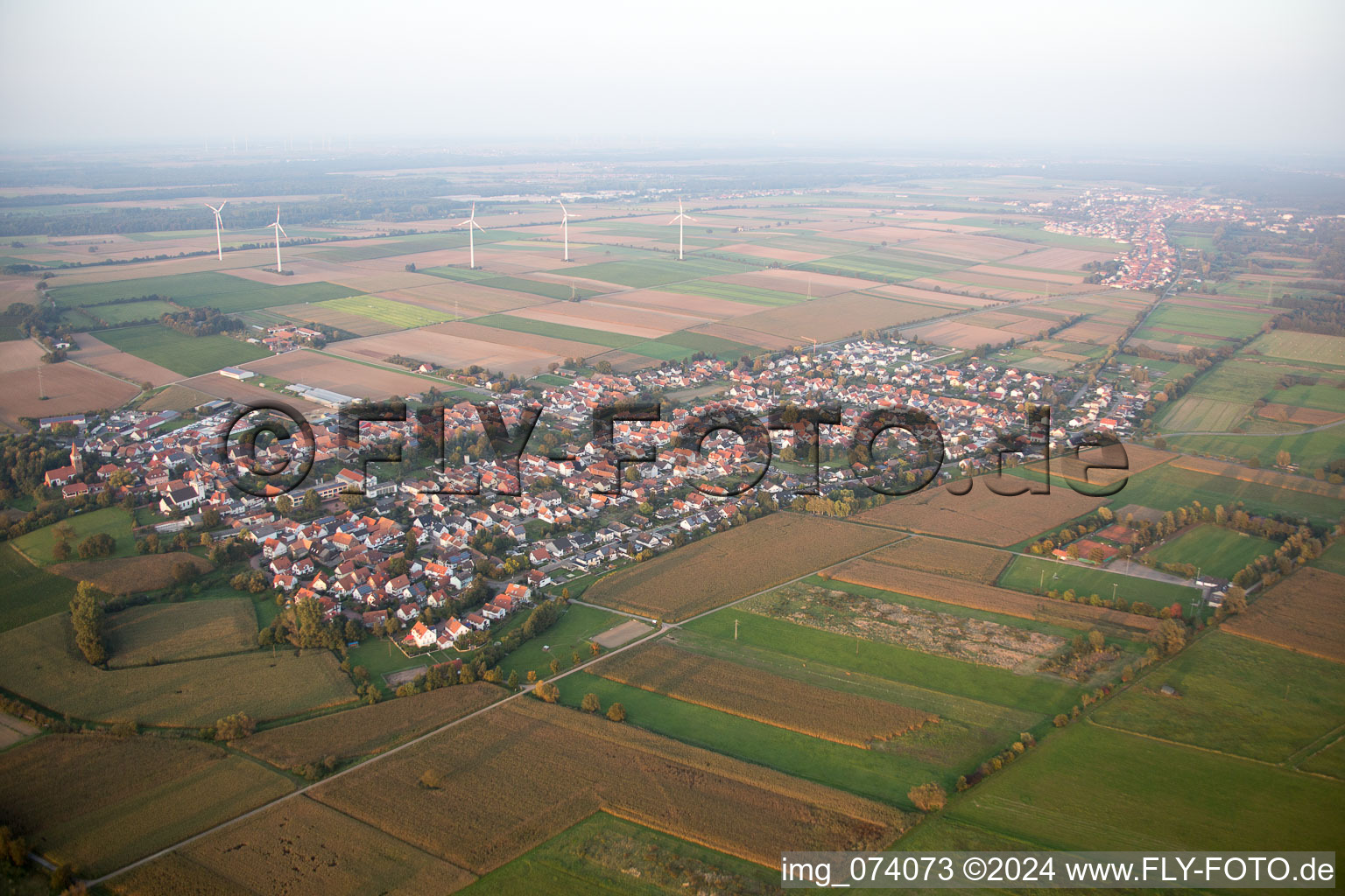 Minfeld dans le département Rhénanie-Palatinat, Allemagne d'un drone