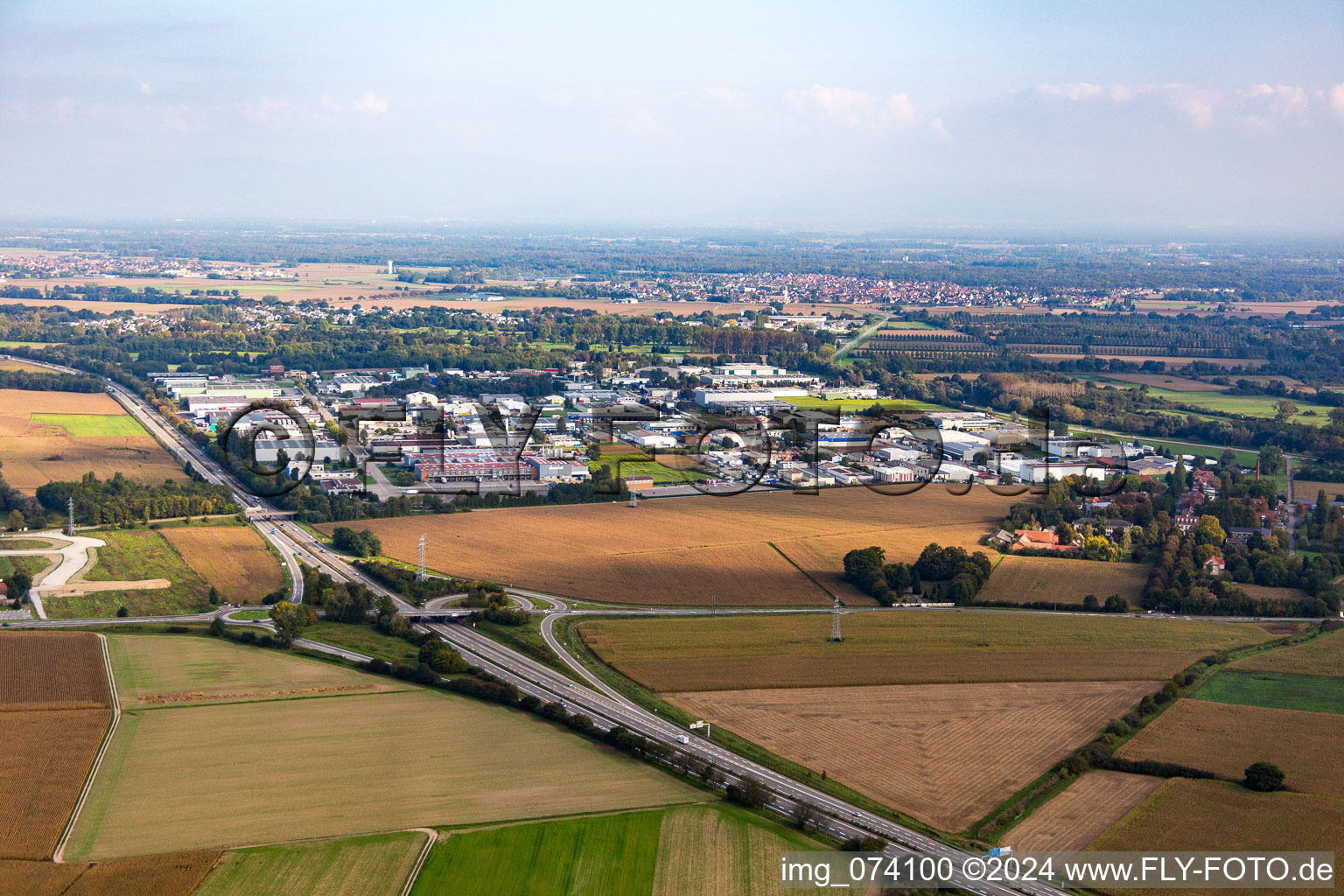 Vue aérienne de Reichstett, zone commerciale à Hœrdt dans le département Bas Rhin, France