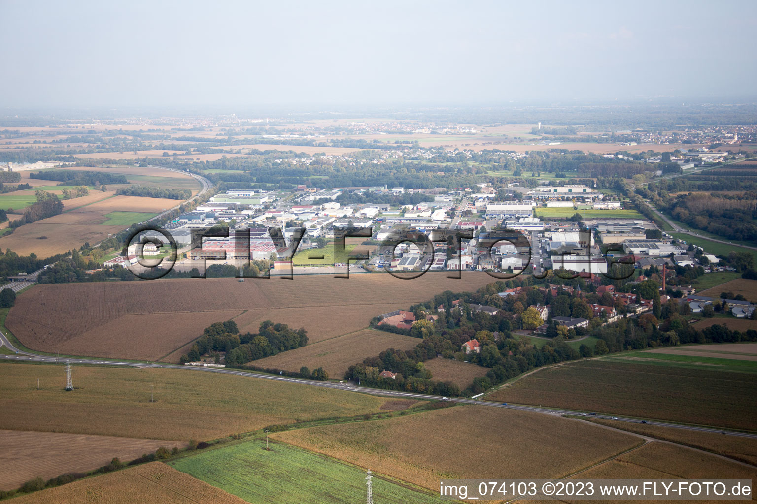 Vue aérienne de Zone industrielle à Reichstett dans le département Bas Rhin, France