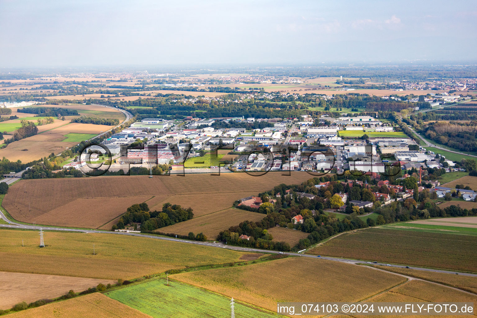 Vue aérienne de Reichstett, zone commerciale à Hœrdt dans le département Bas Rhin, France