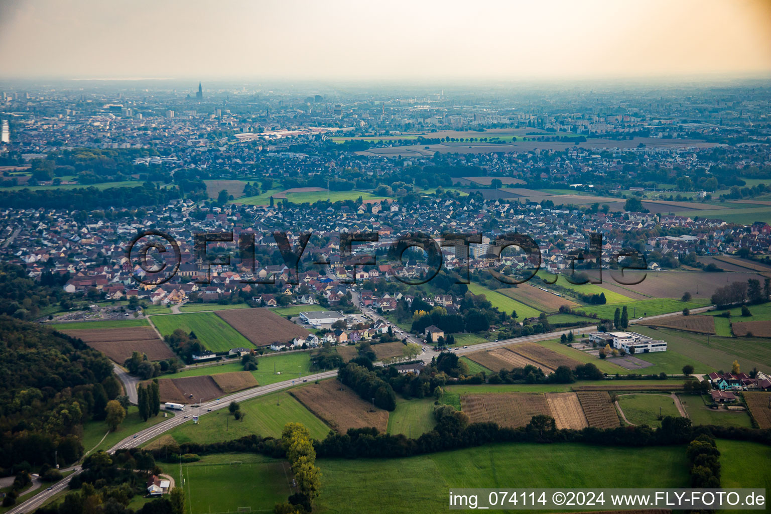 Photographie aérienne de Strasbourg depuis le nord à Hœnheim dans le département Bas Rhin, France