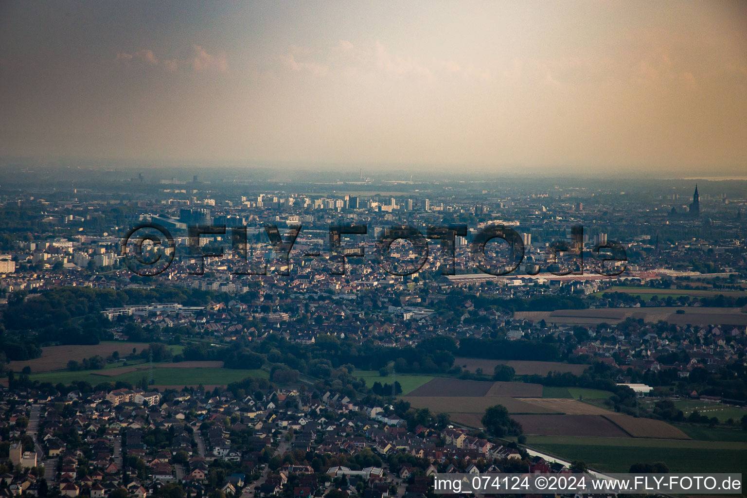 Vue aérienne de Du nord à le quartier Contades Nord in Straßburg dans le département Bas Rhin, France