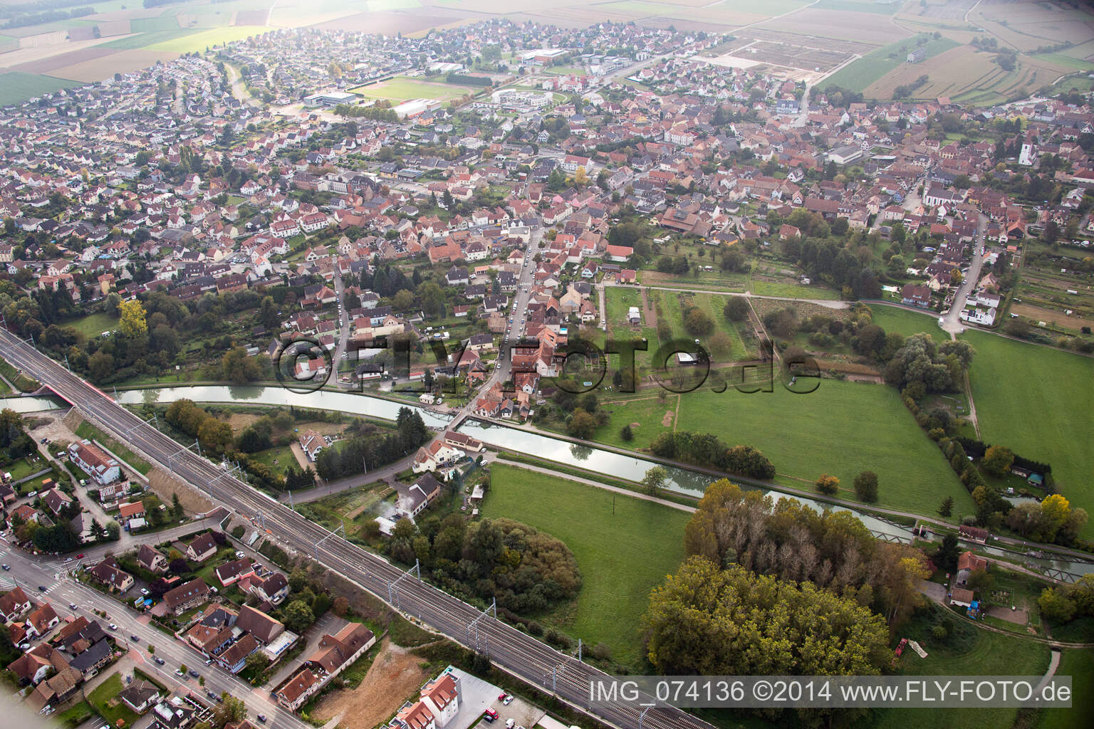 Photographie aérienne de Rivière - structure de pont sur le Mühlbach à Vendenheim dans le département Bas Rhin, France