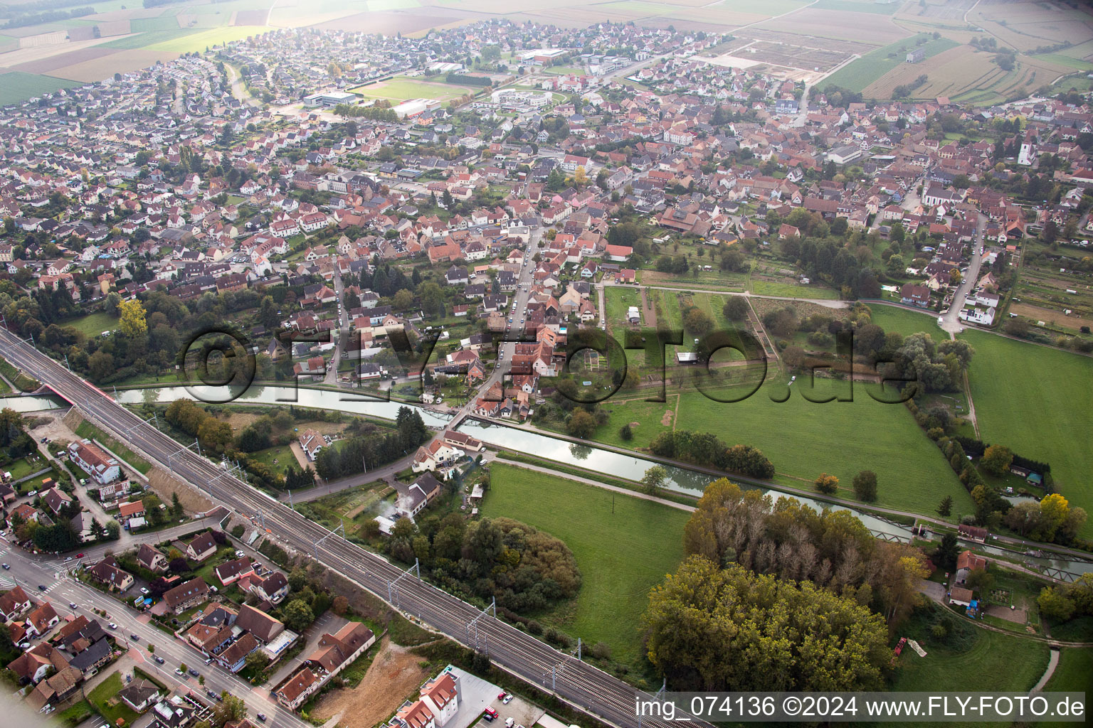 Photographie aérienne de Rivière - structure de pont sur le Mühlbach à Vendenheim dans le département Bas Rhin, France