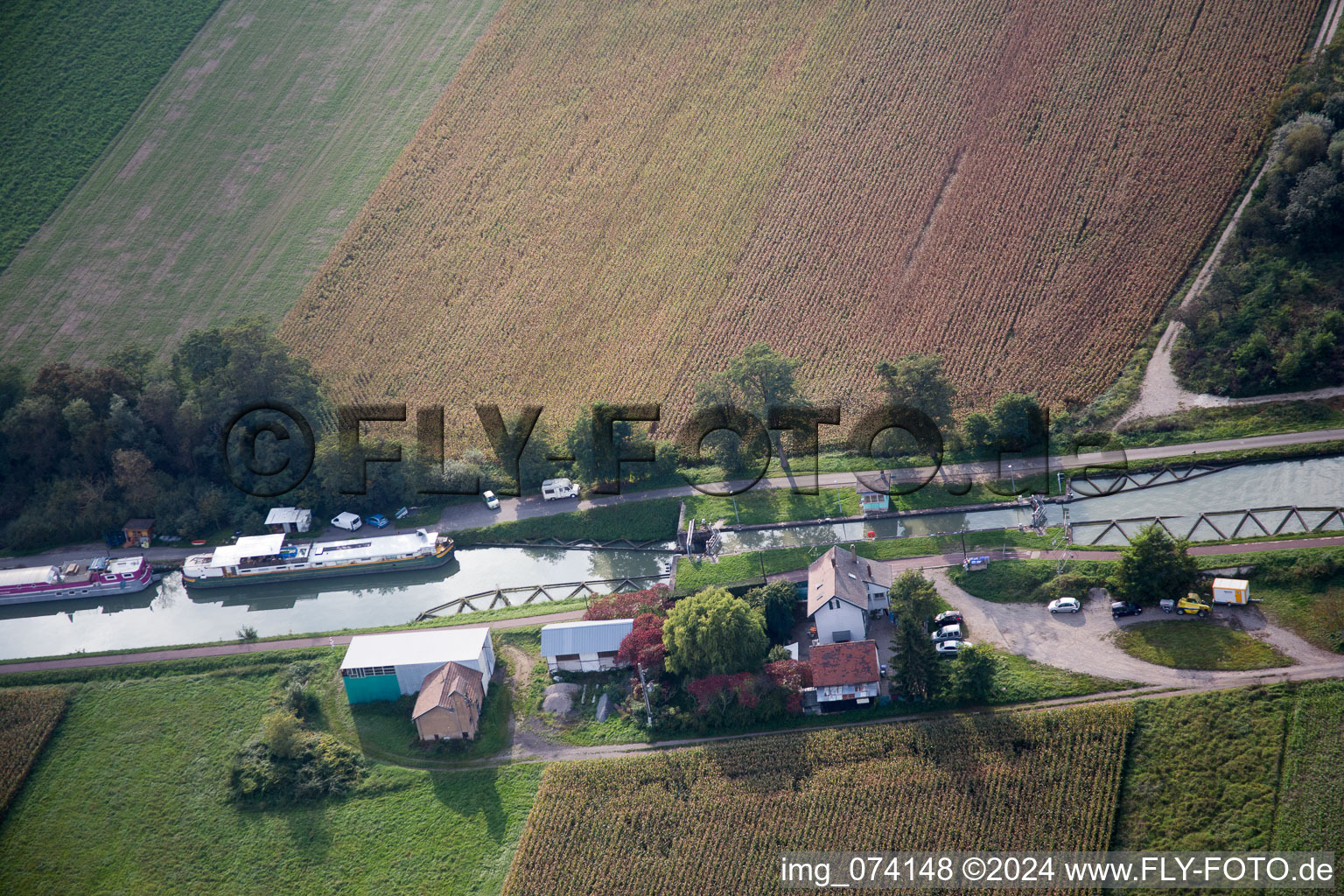 Vue aérienne de Vendenheim, Eckwersheim, canal de Marne au Rhin à Eckwersheim dans le département Bas Rhin, France