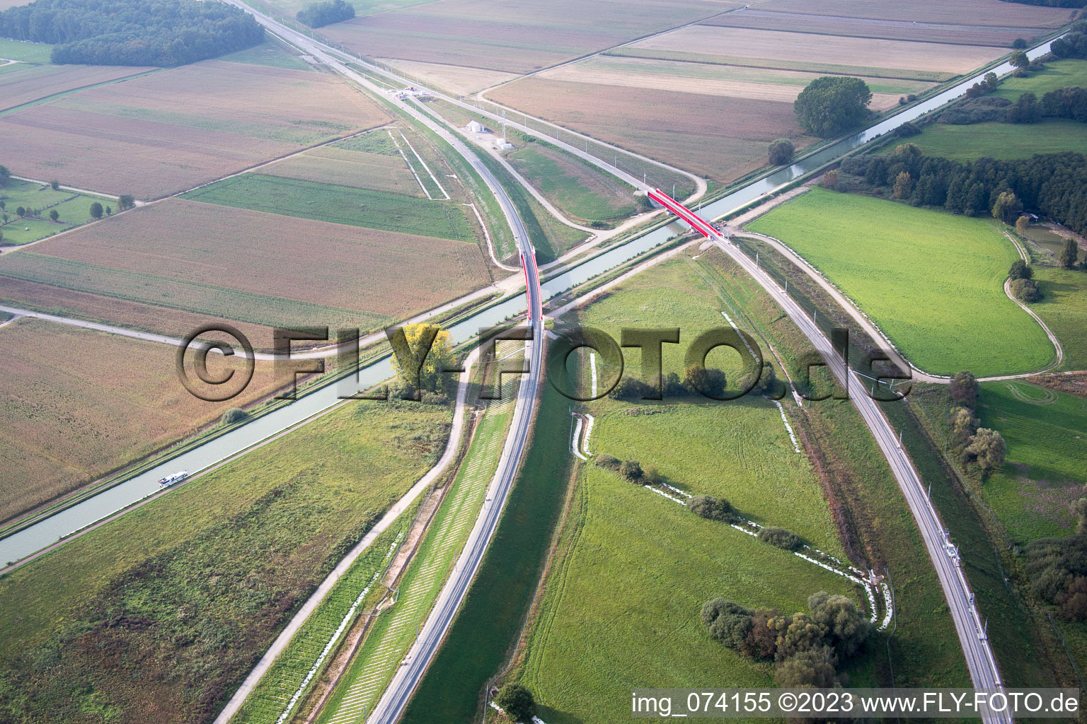 Photographie aérienne de Chantier du nouveau viaduc de l'ouvrage d'art du pont ferroviaire destiné au tracé des voies ferrées sur le canal Marne-Rhin à Eckwersheim dans le département Bas Rhin, France