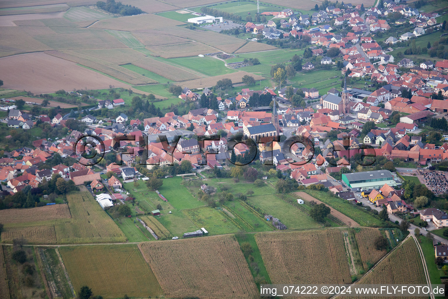 Vue aérienne de Weitbruch dans le département Bas Rhin, France